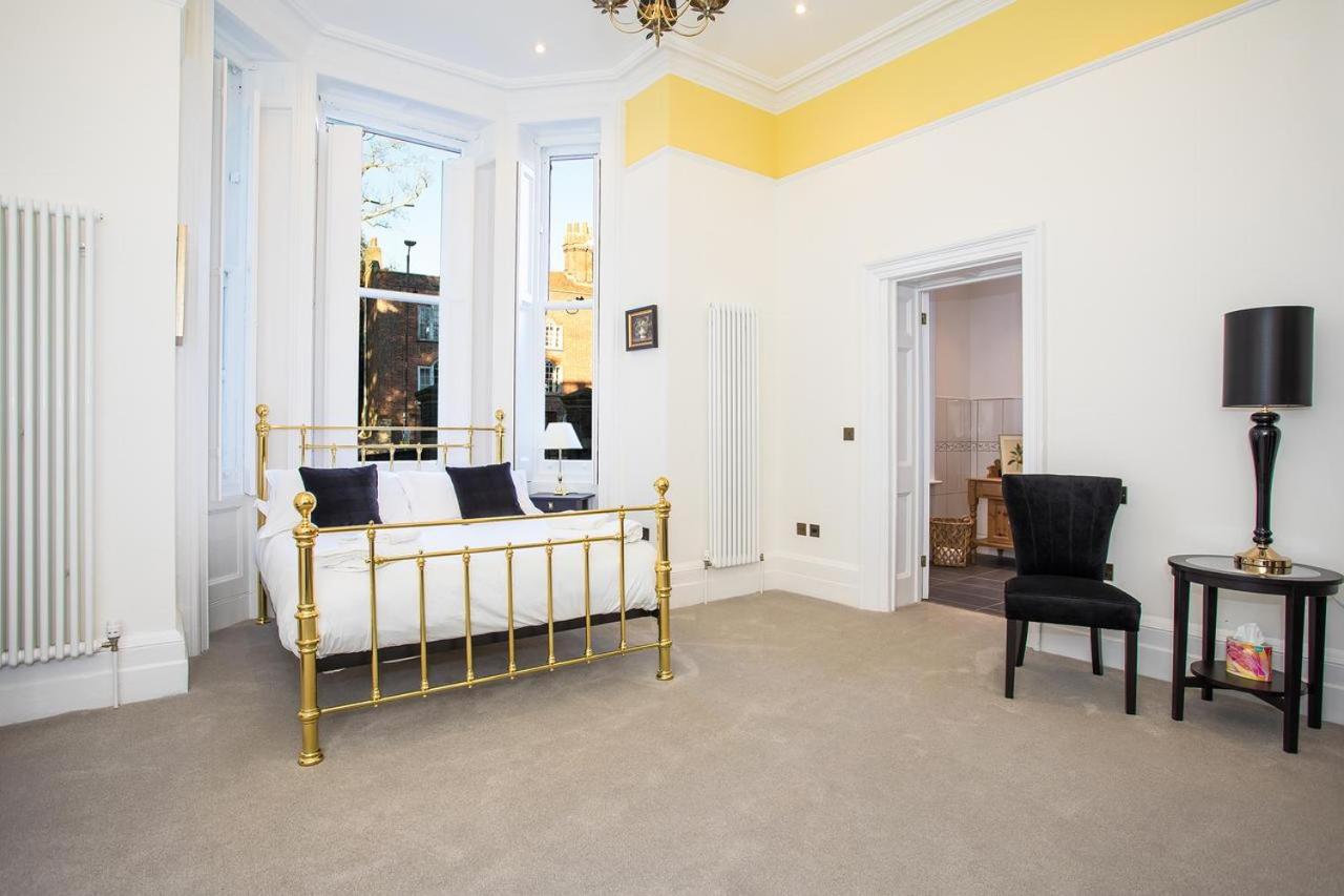 Standard King Room photo 1