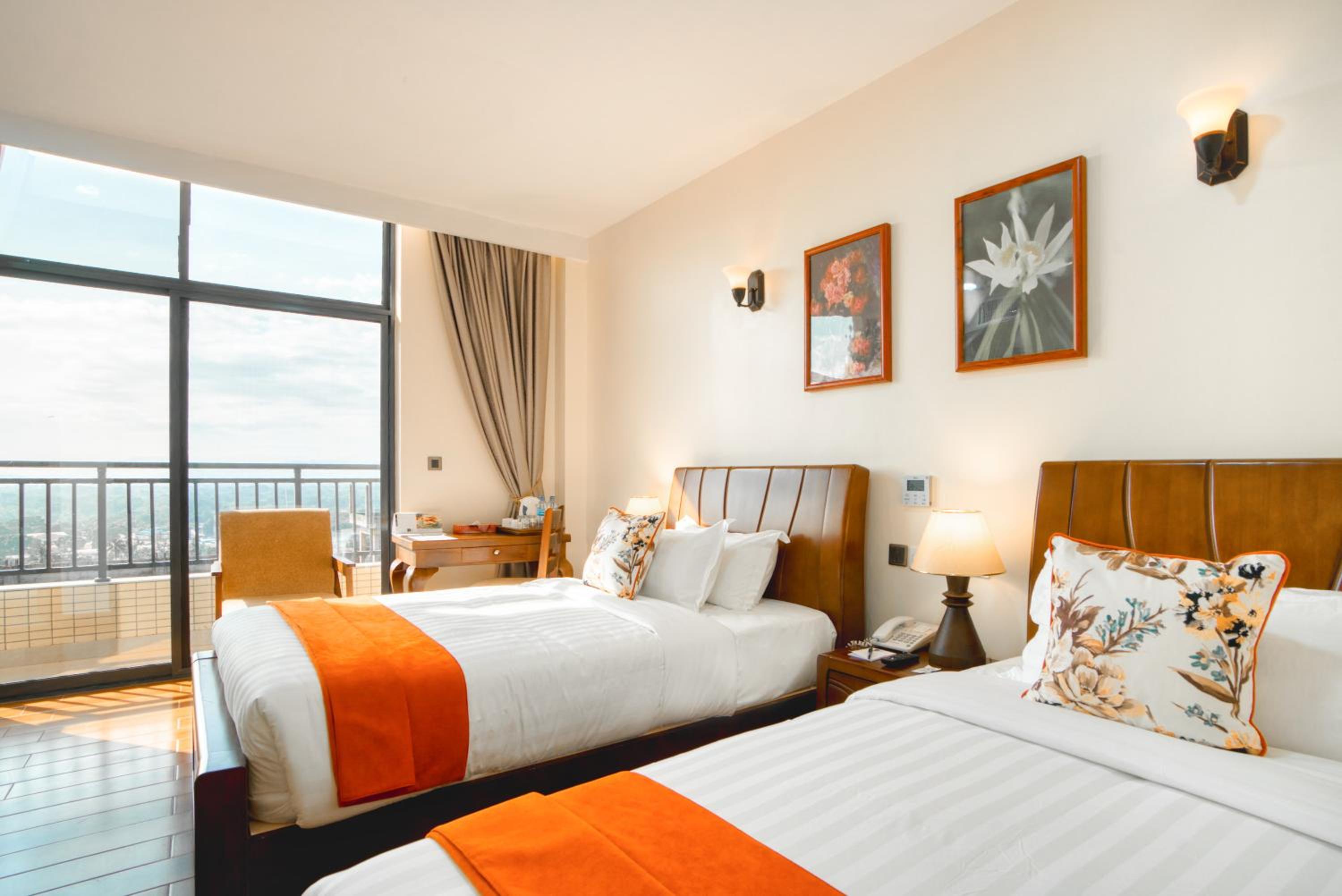 Twin Room with Balcony - Photo 7