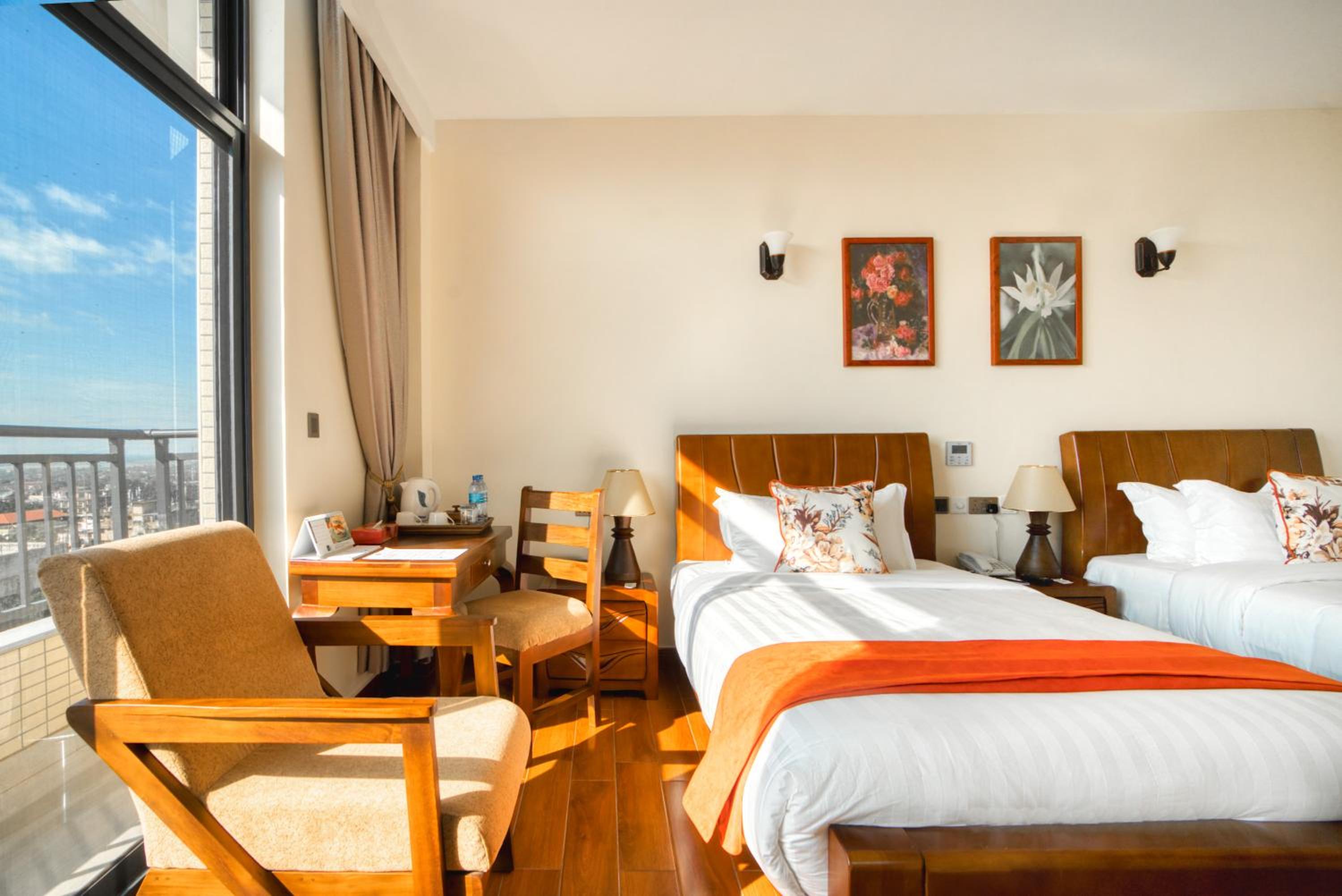 Twin Room with Balcony - Photo 8
