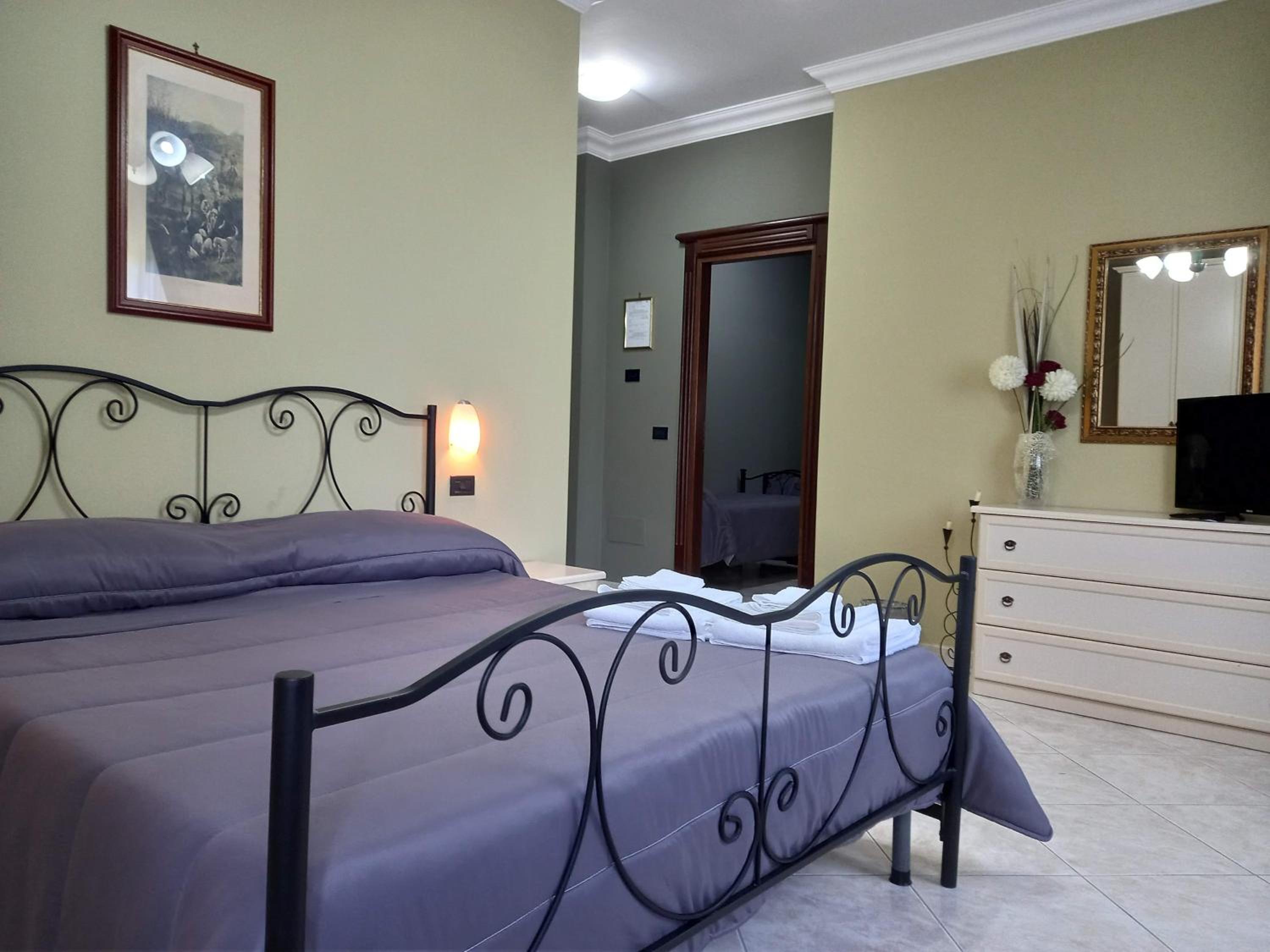 Standard King Room - Photo 3