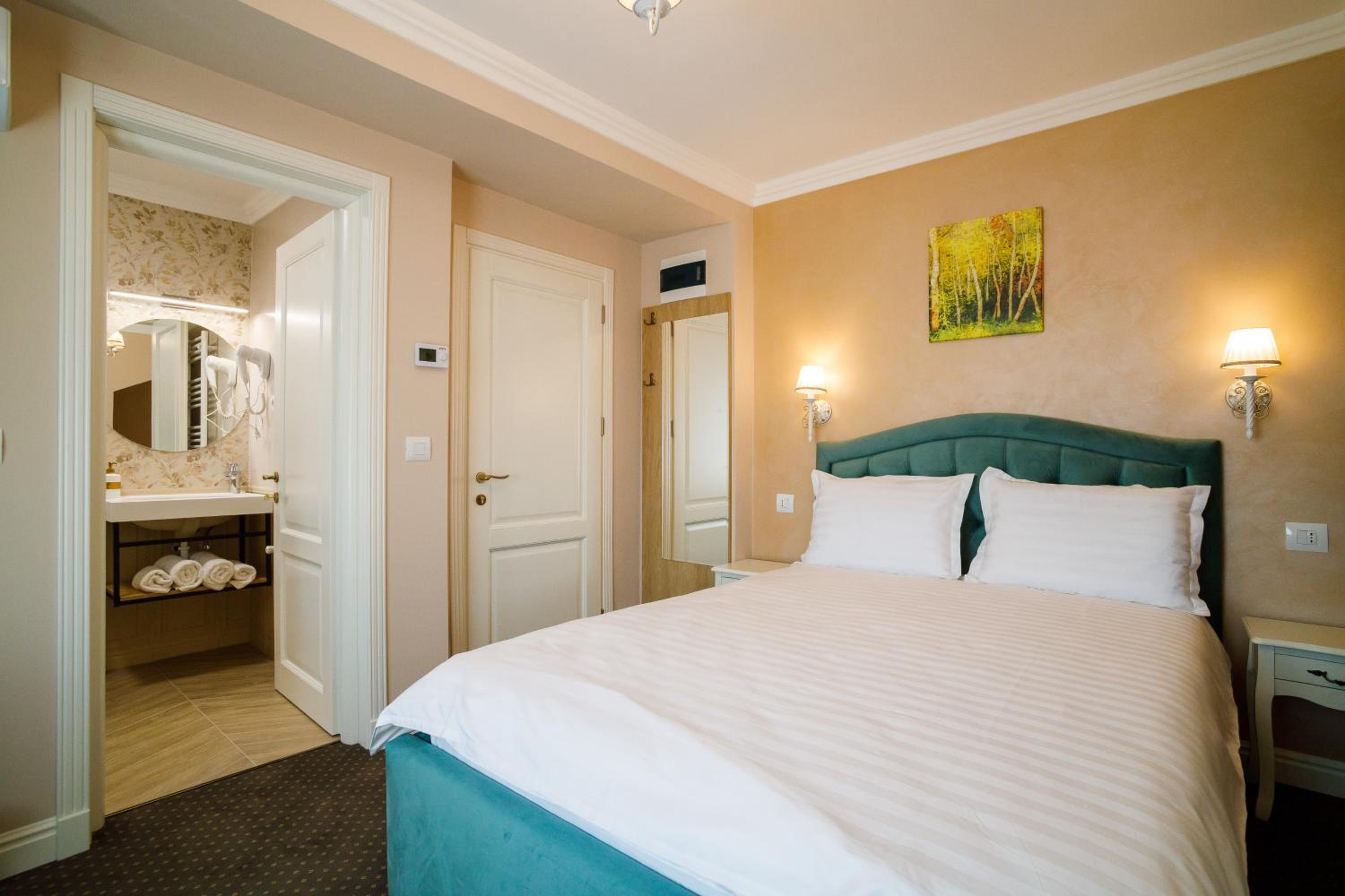 Standard Double Room - Photo 1