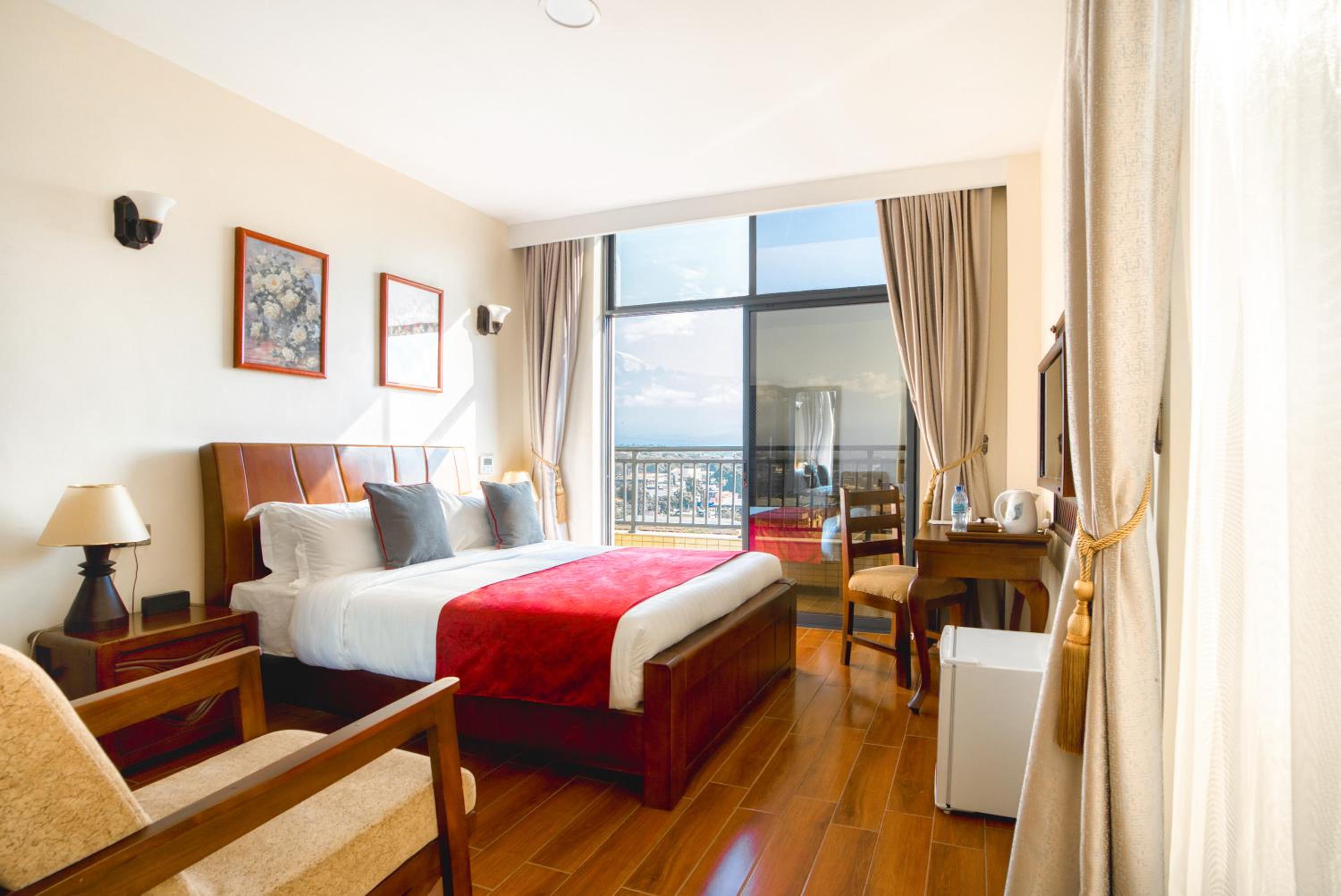 King Room with Balcony - Photo 3