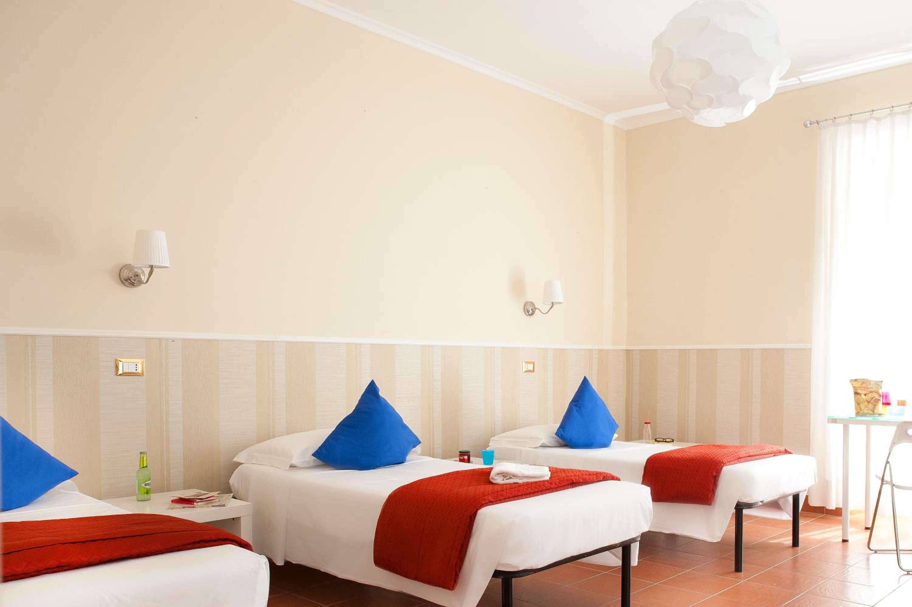 Basic Triple Room with Shared Bathroom photo 1