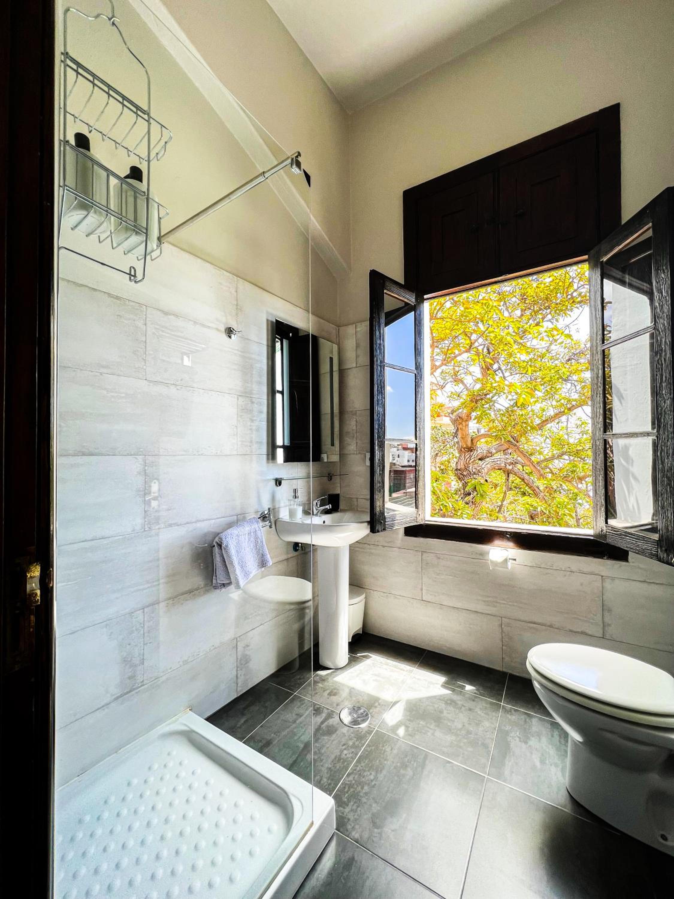 Double Room - Photo 8