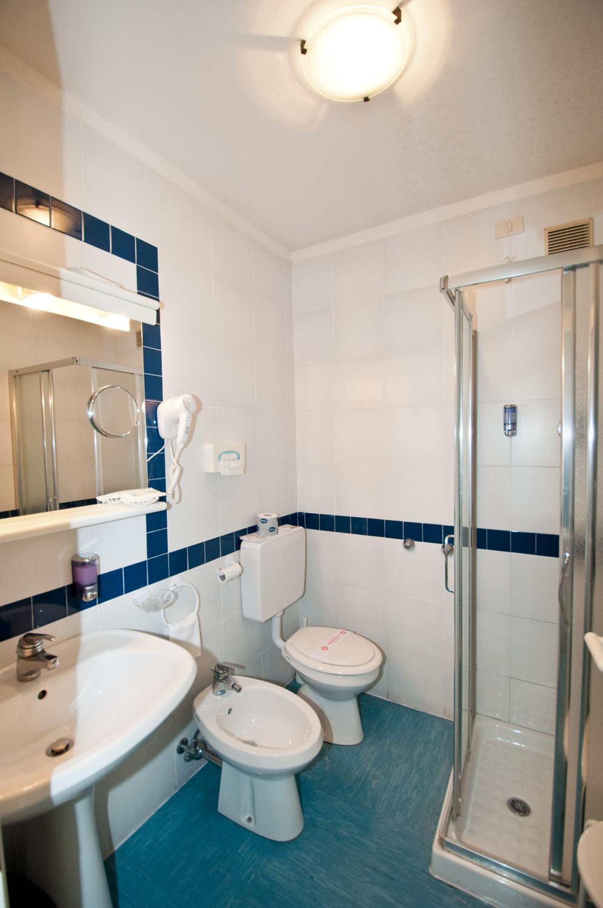 Double or Twin Room - Photo 3