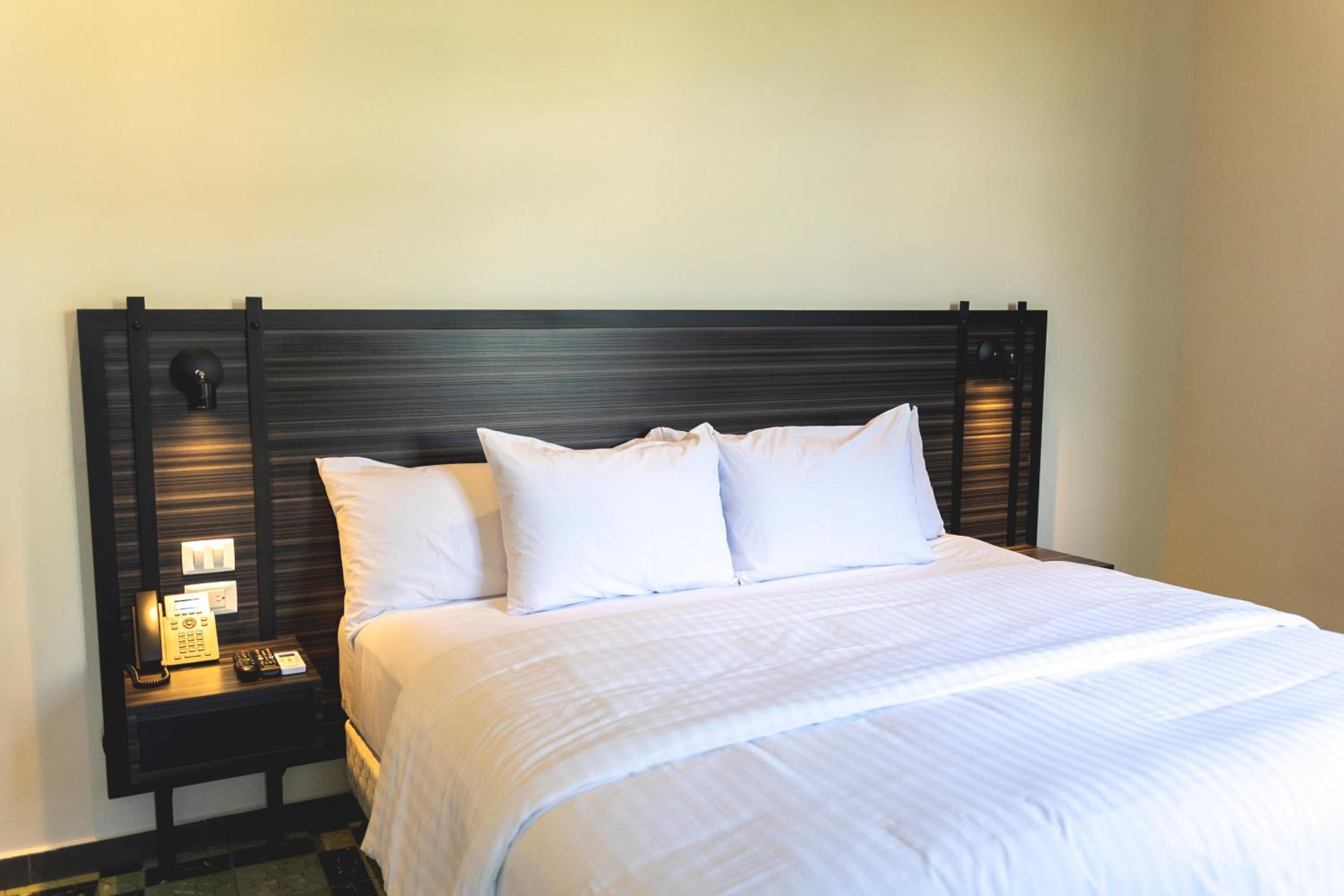 Standard King Room - Photo 3