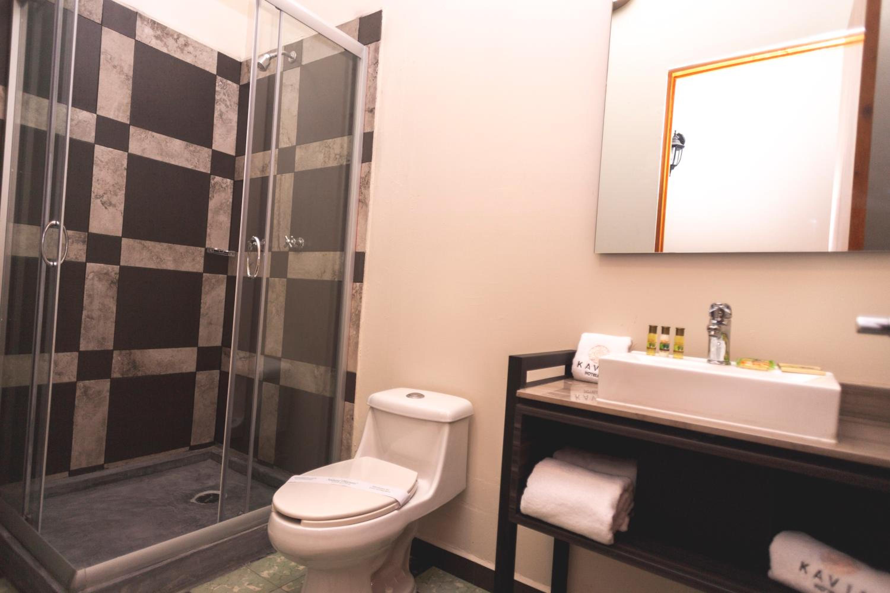 Standard King Room - Photo 6