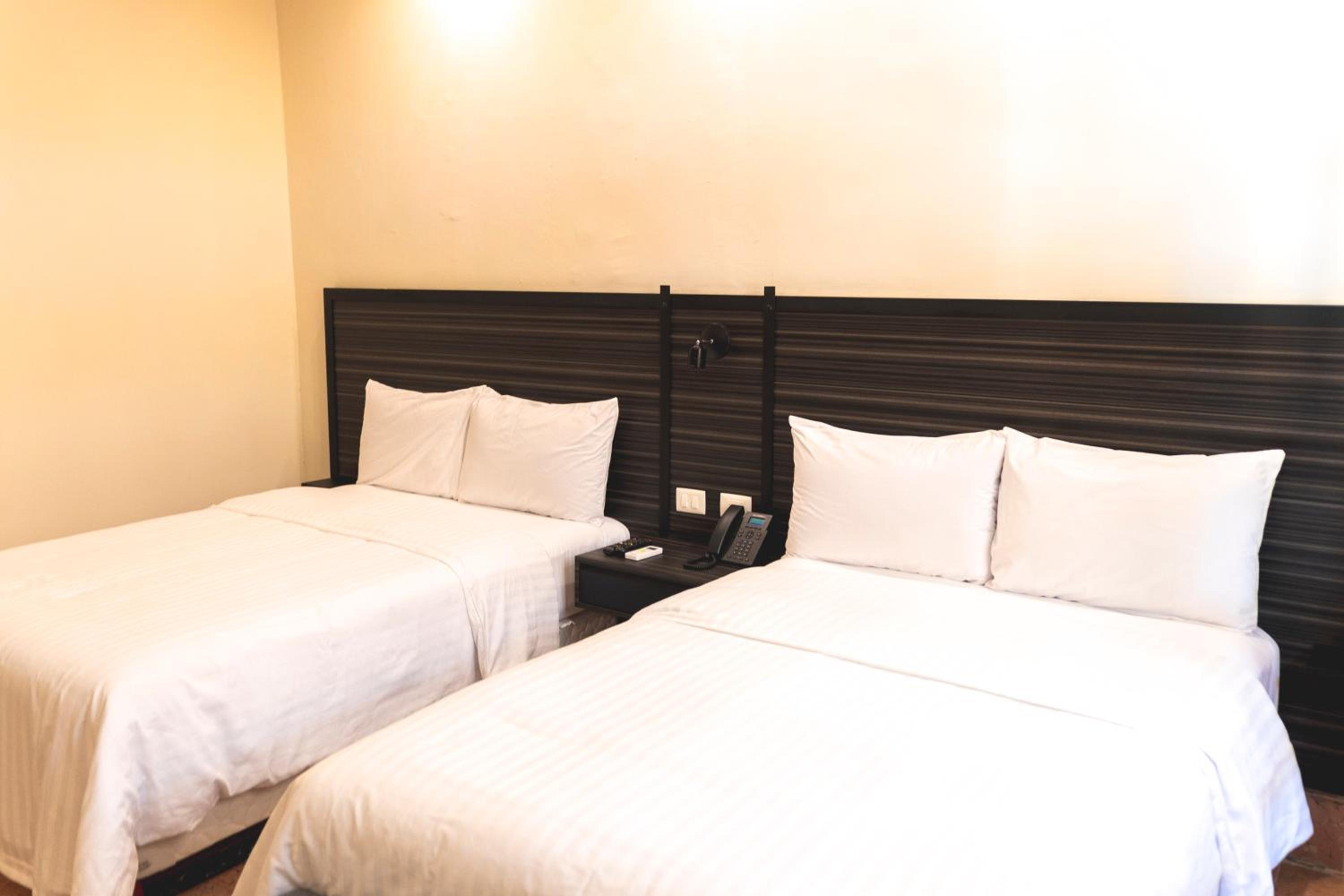 Standard Double Room - Photo 6