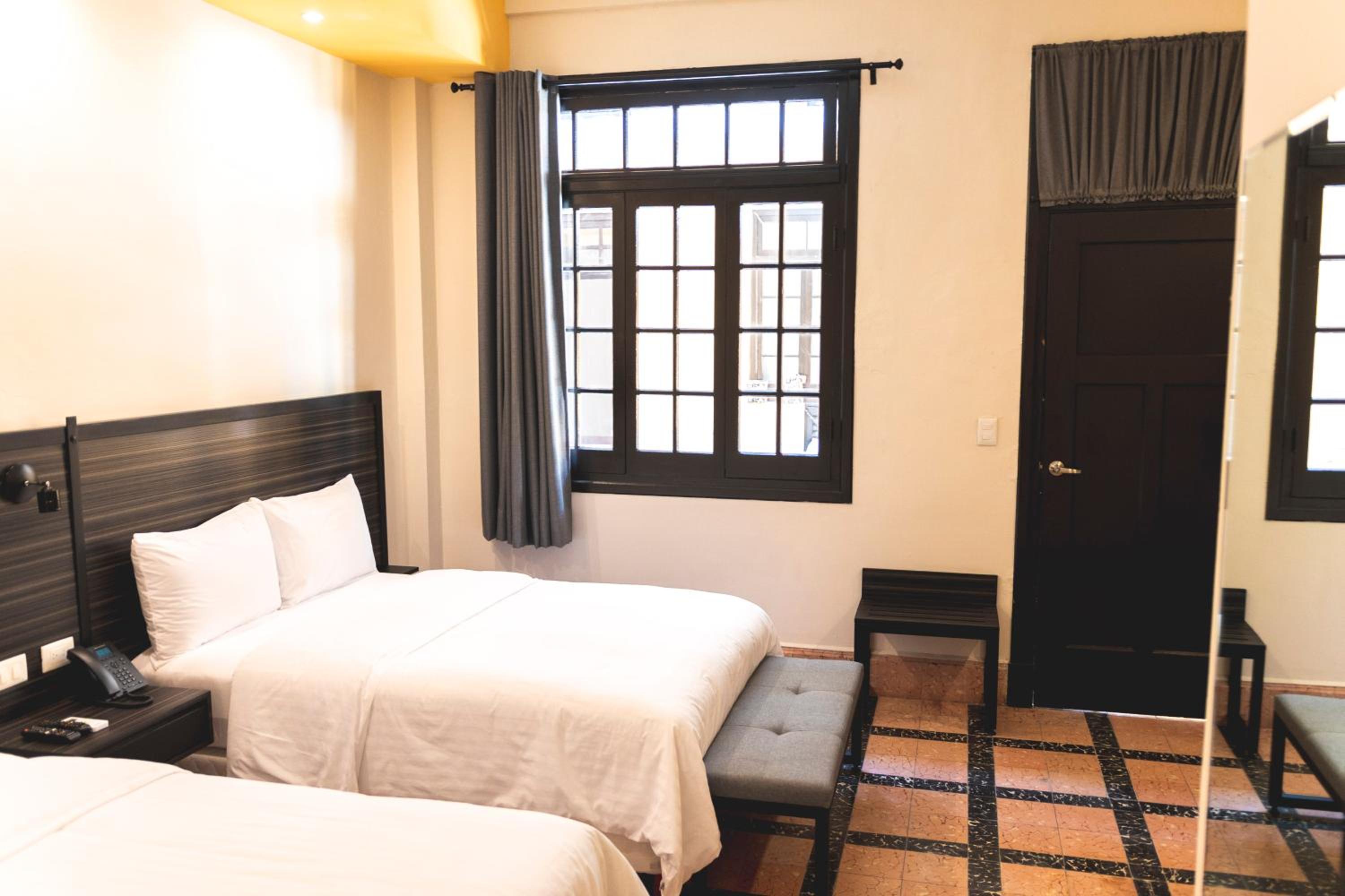 Standard Double Room - Photo 8