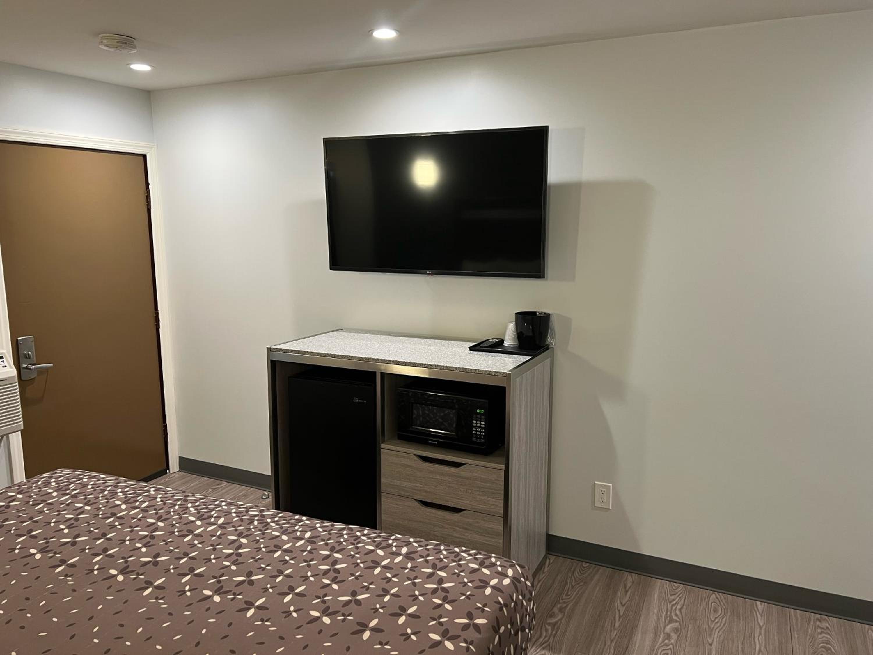Suite with Hot Tub