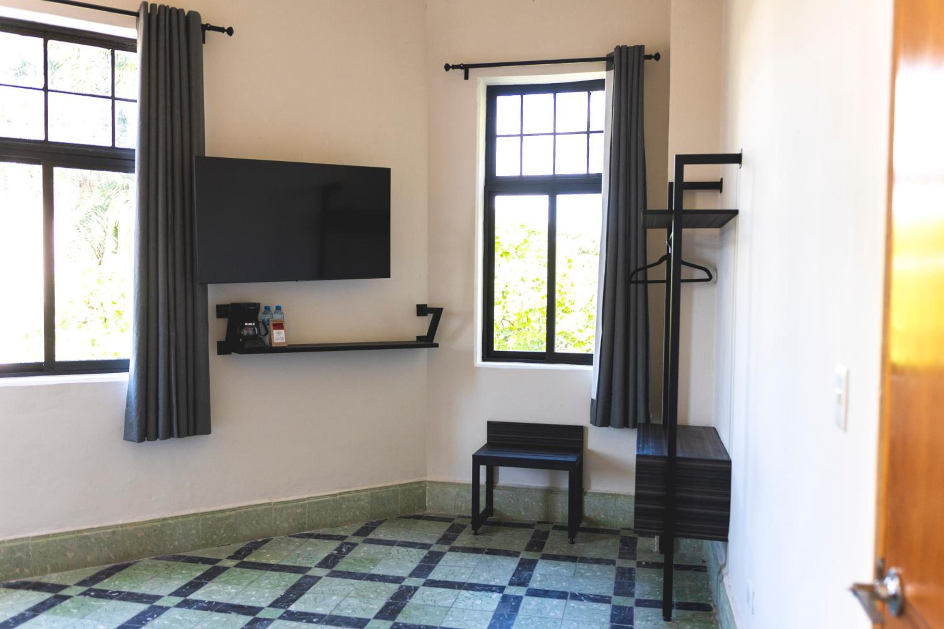 Superior King Room - Photo 5