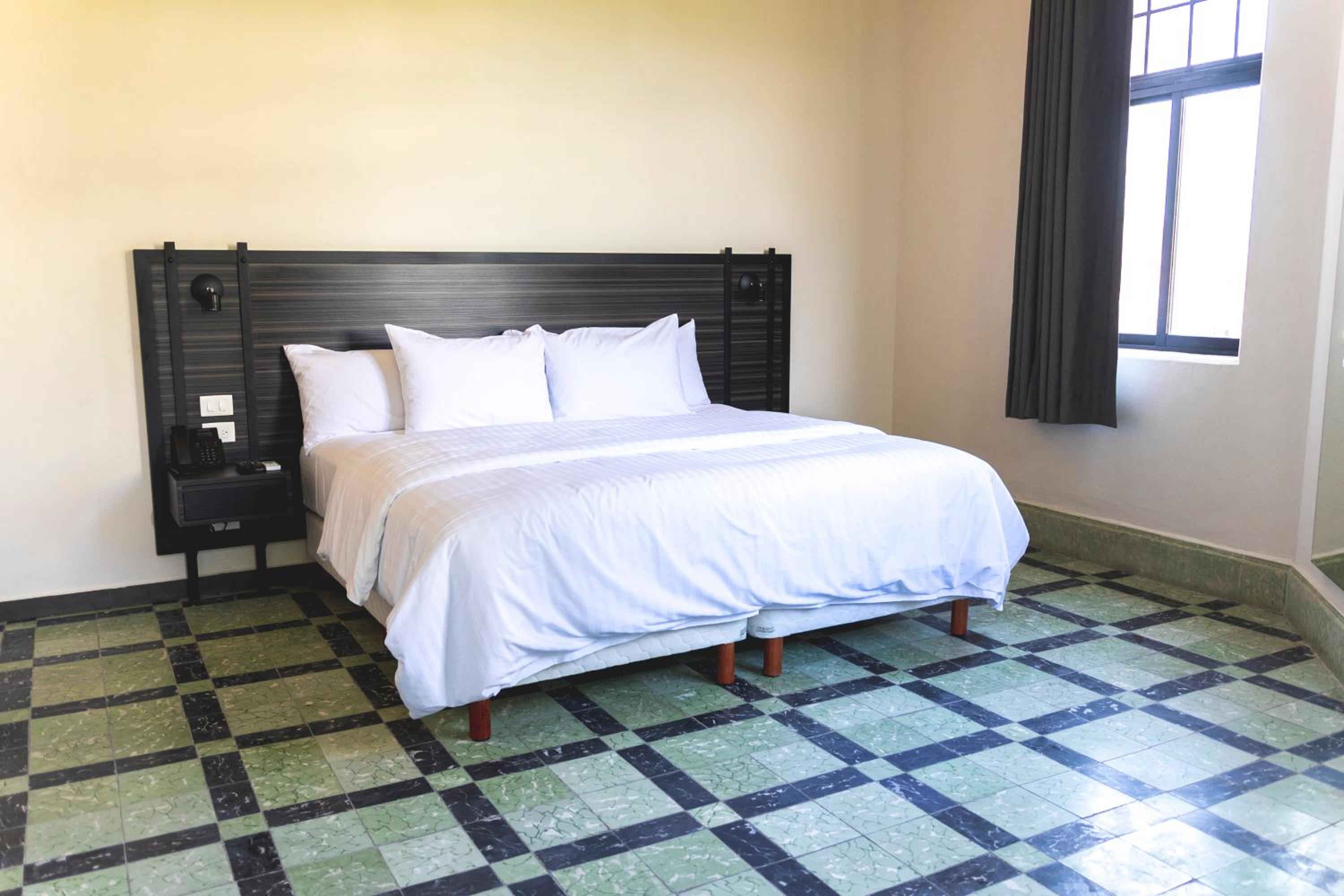 Superior King Room - Photo 4