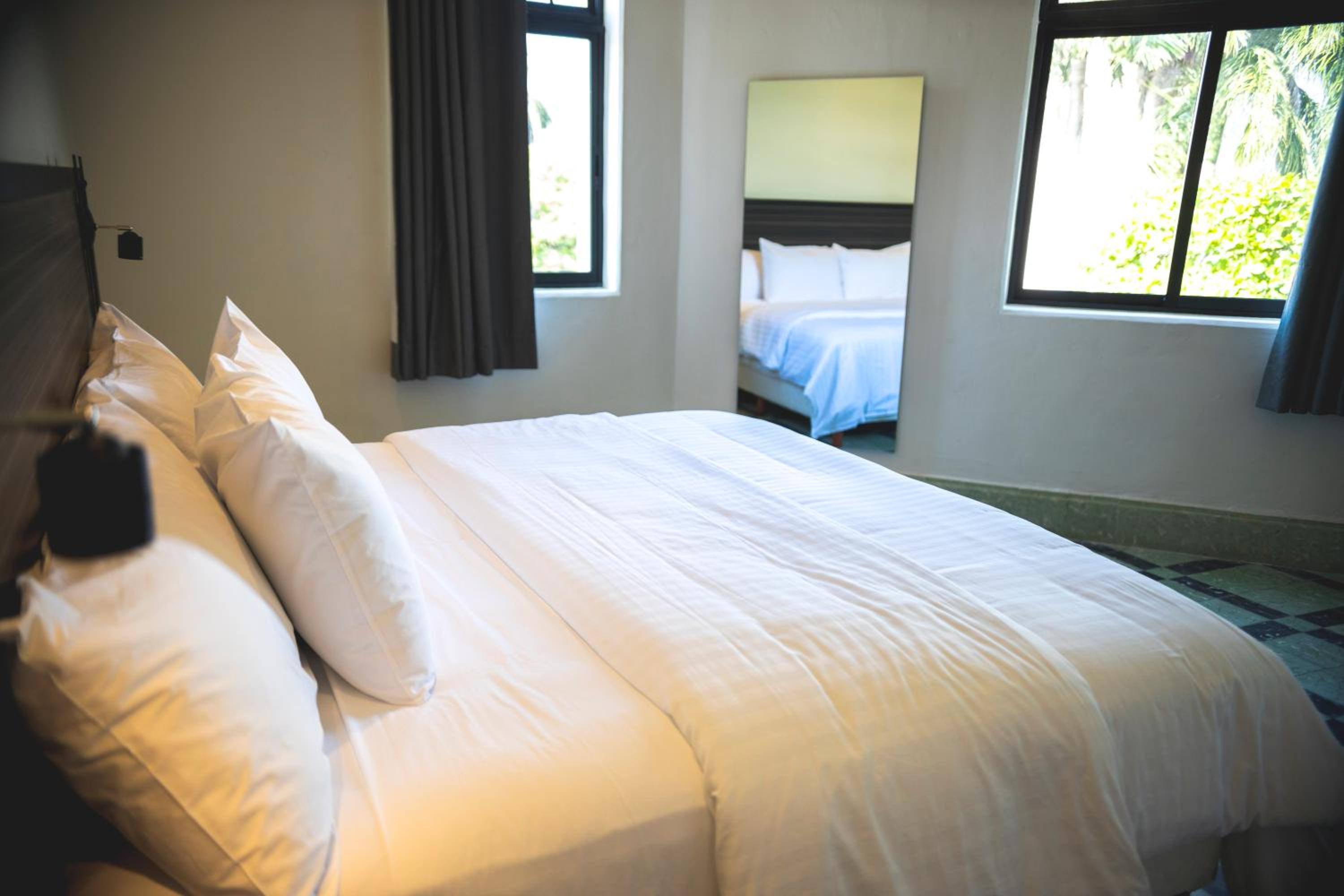 Superior King Room - Photo 3