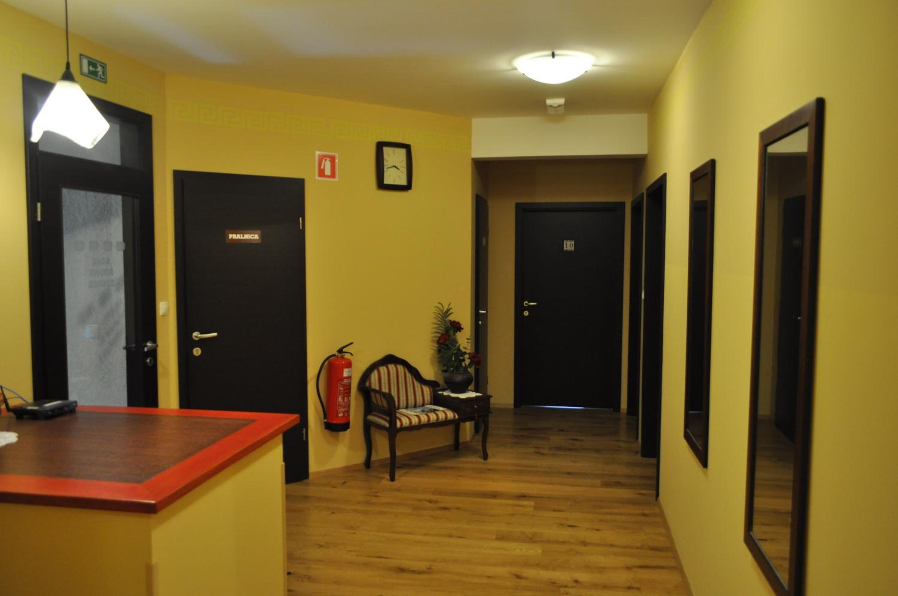 Double Room - Photo 17