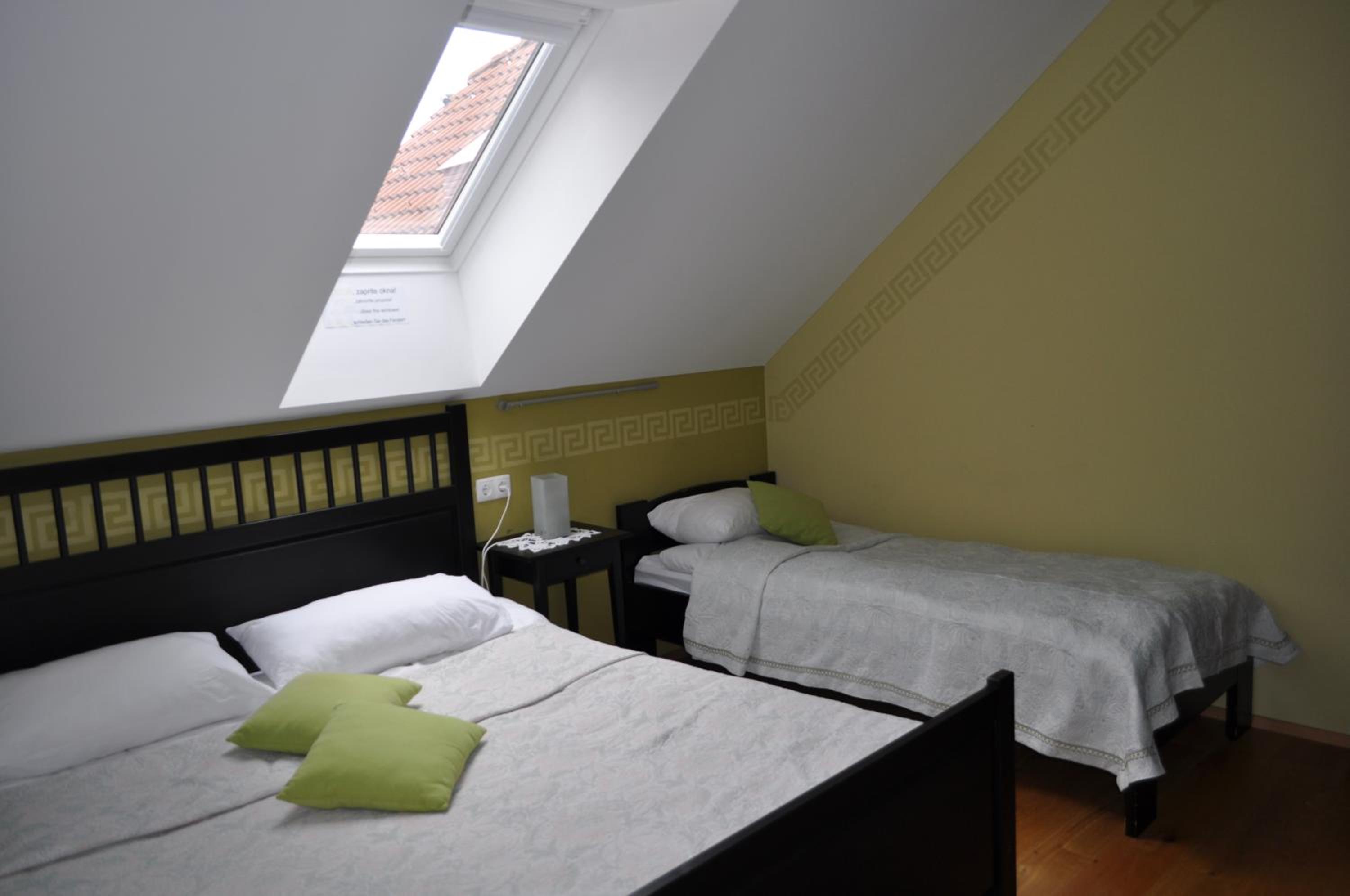 Double Room - Photo 16
