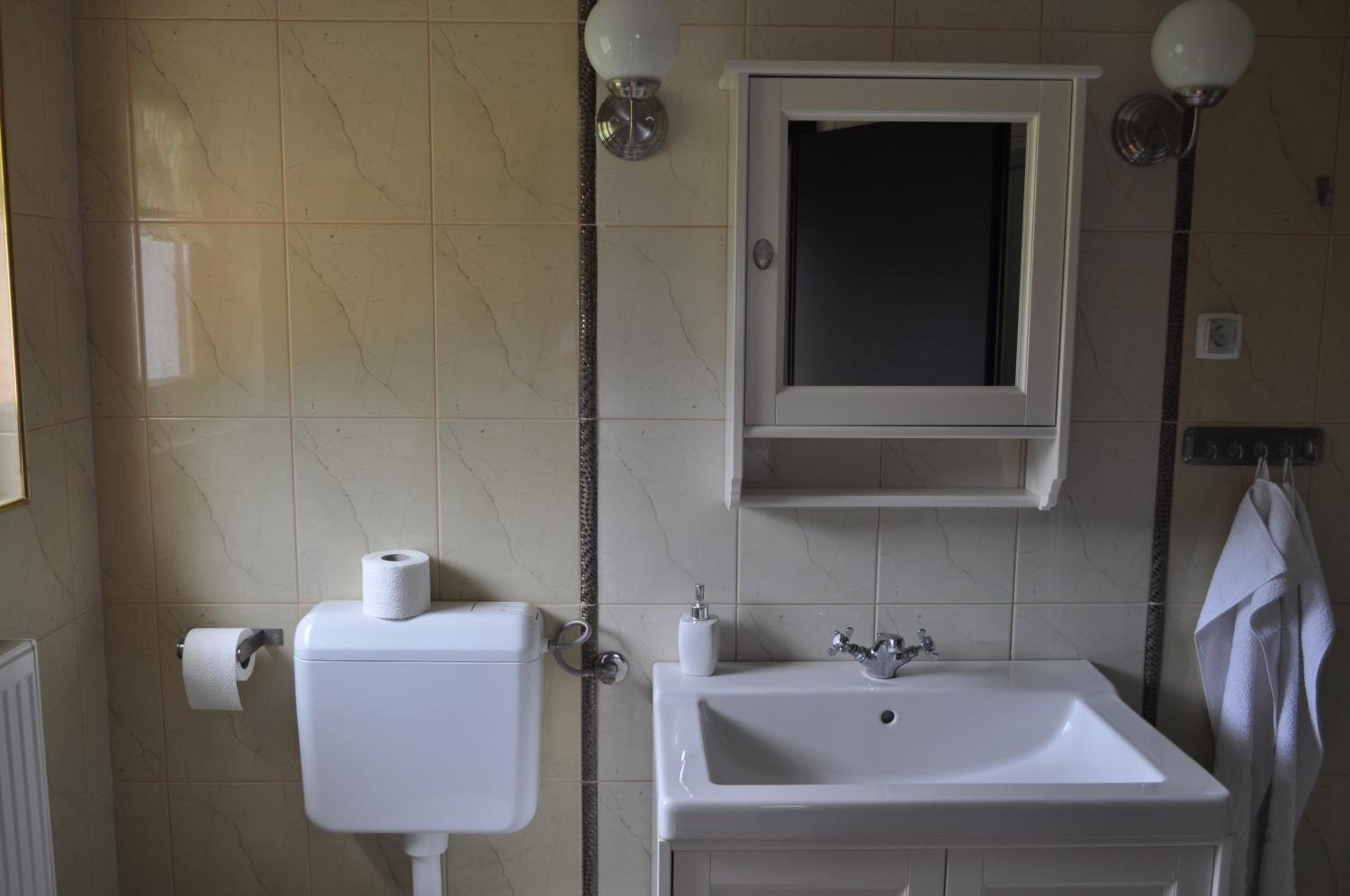 Double Room - Photo 11