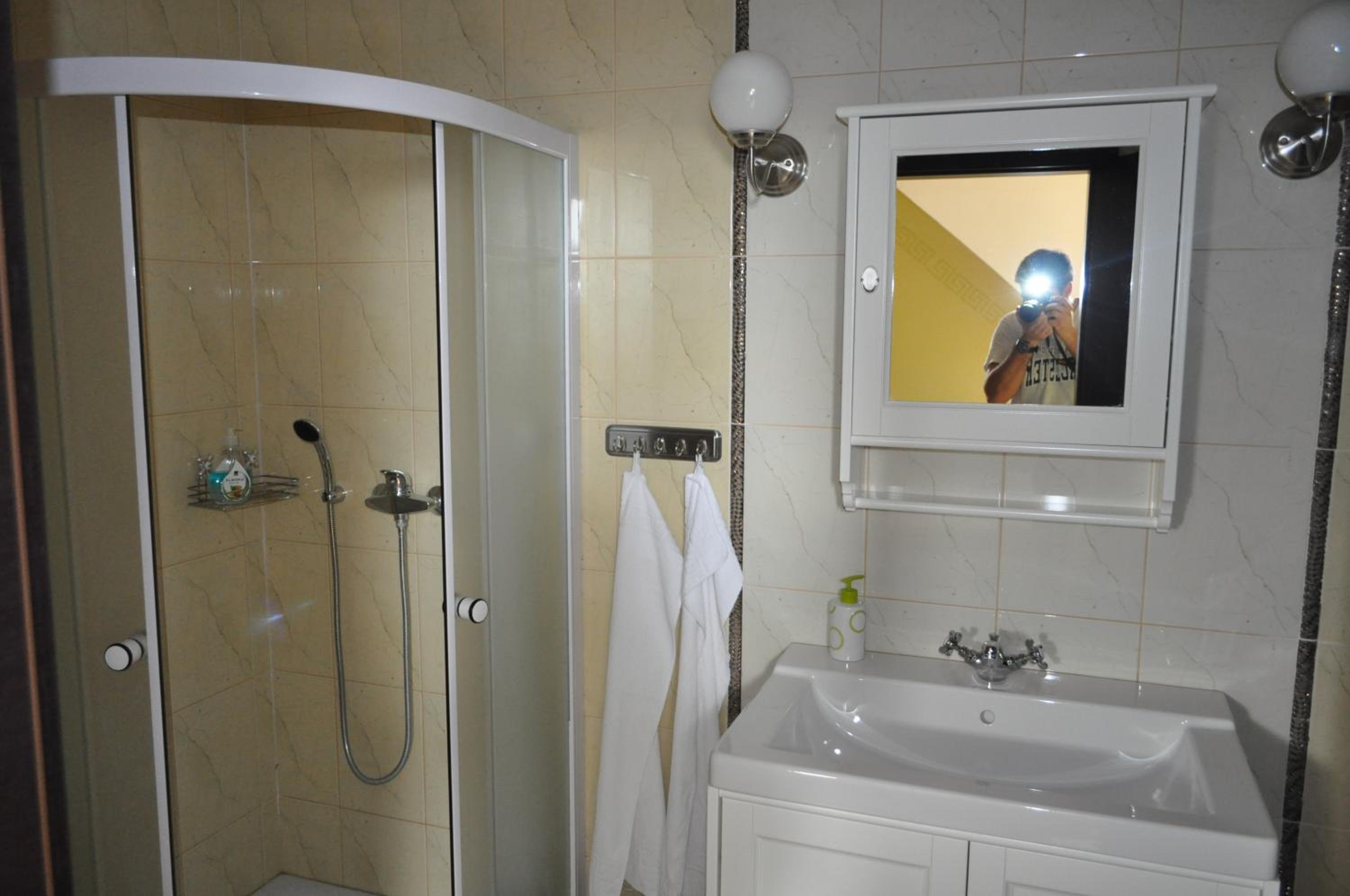 Double Room - Photo 12