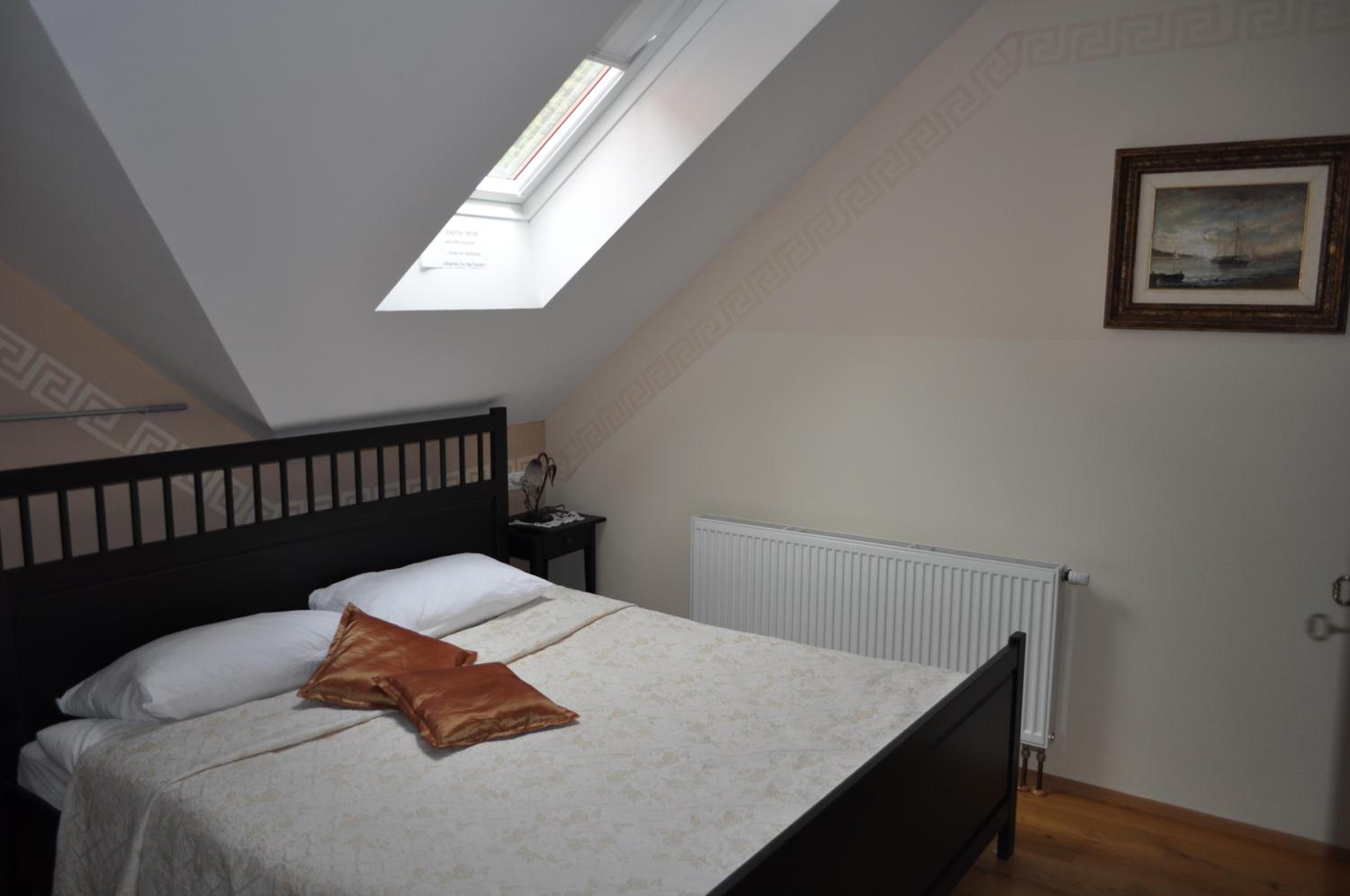 Double Room - Photo 7