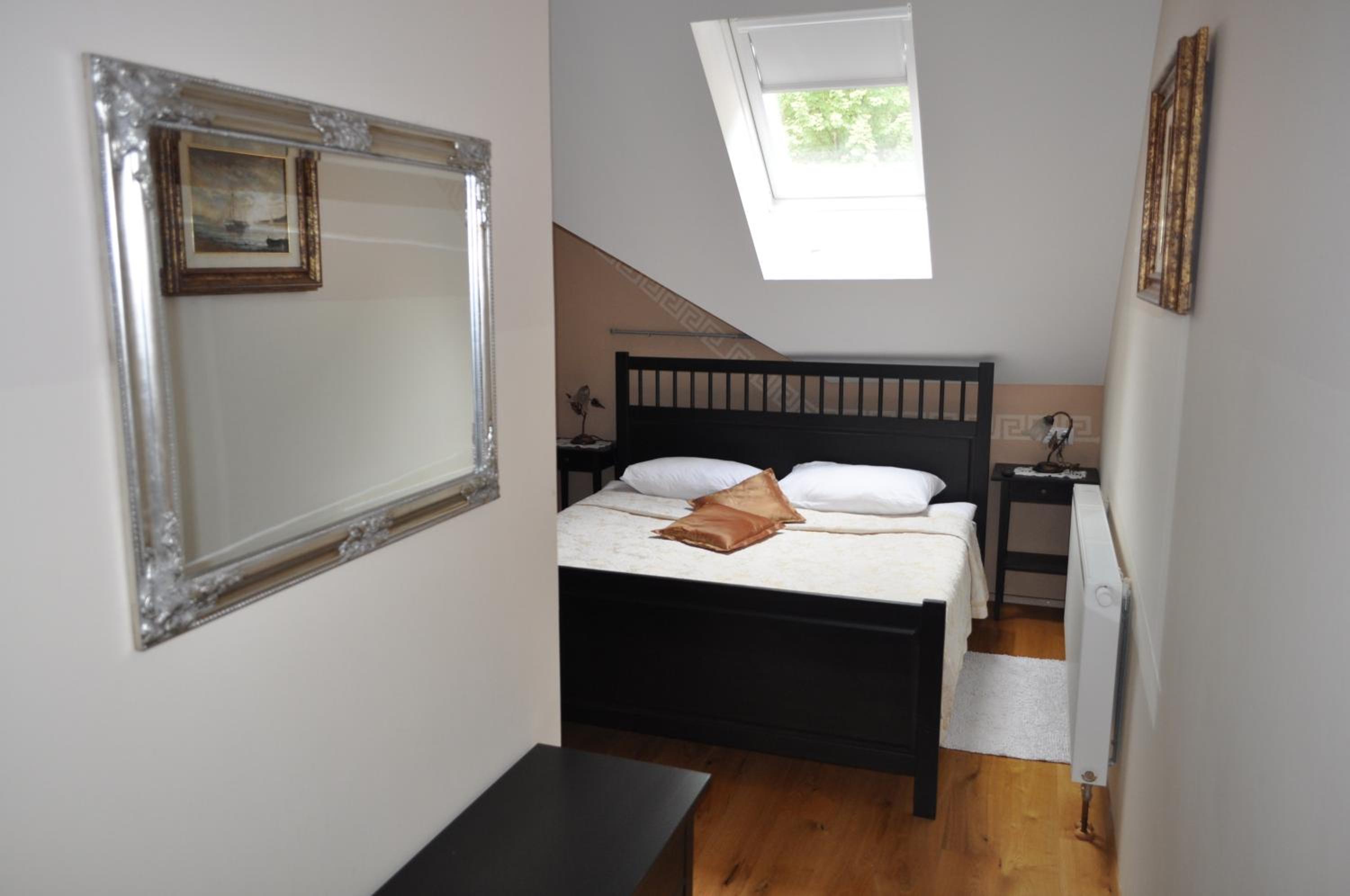 Double Room - Photo 6