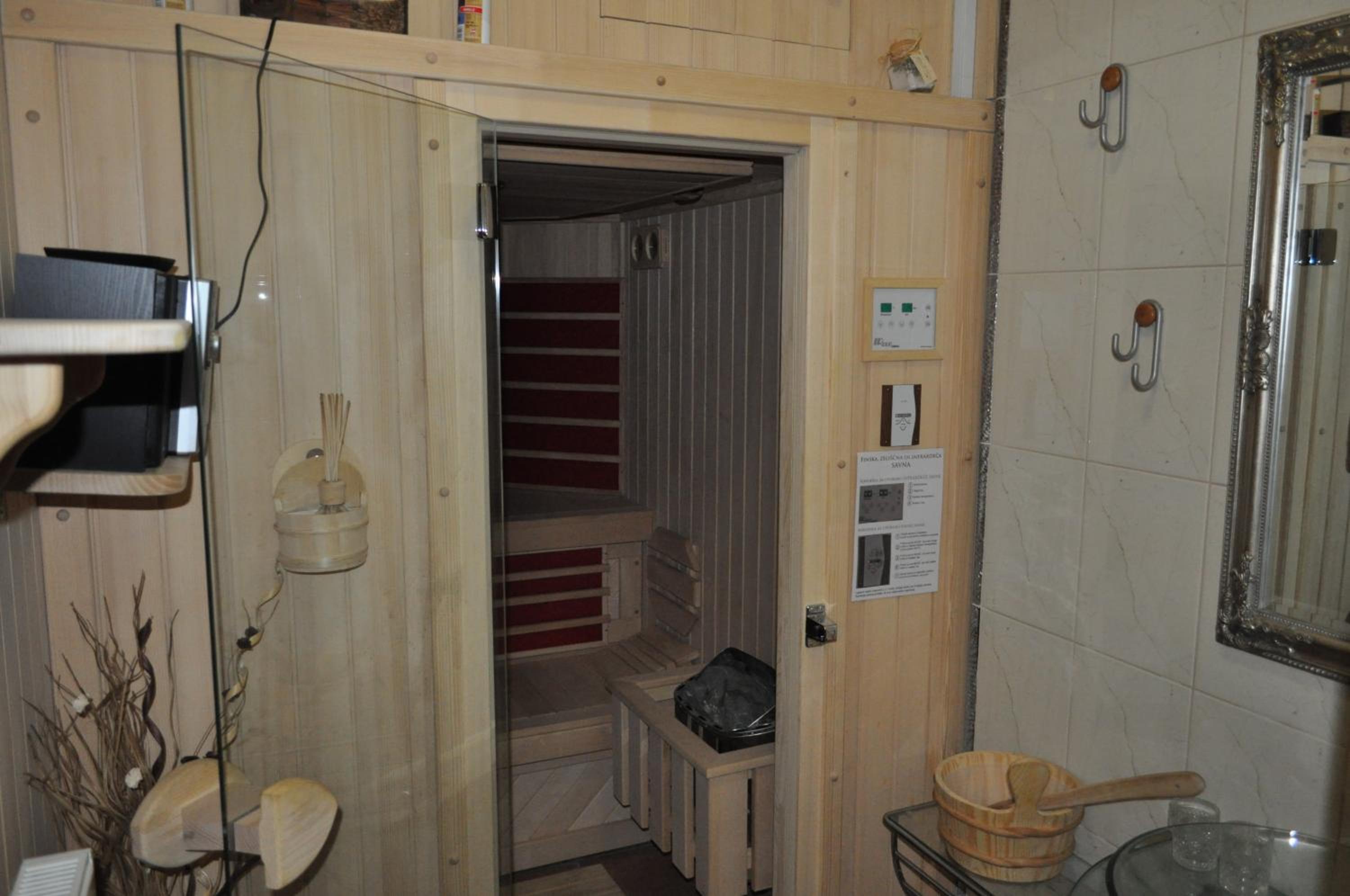 Double Room - Photo 10