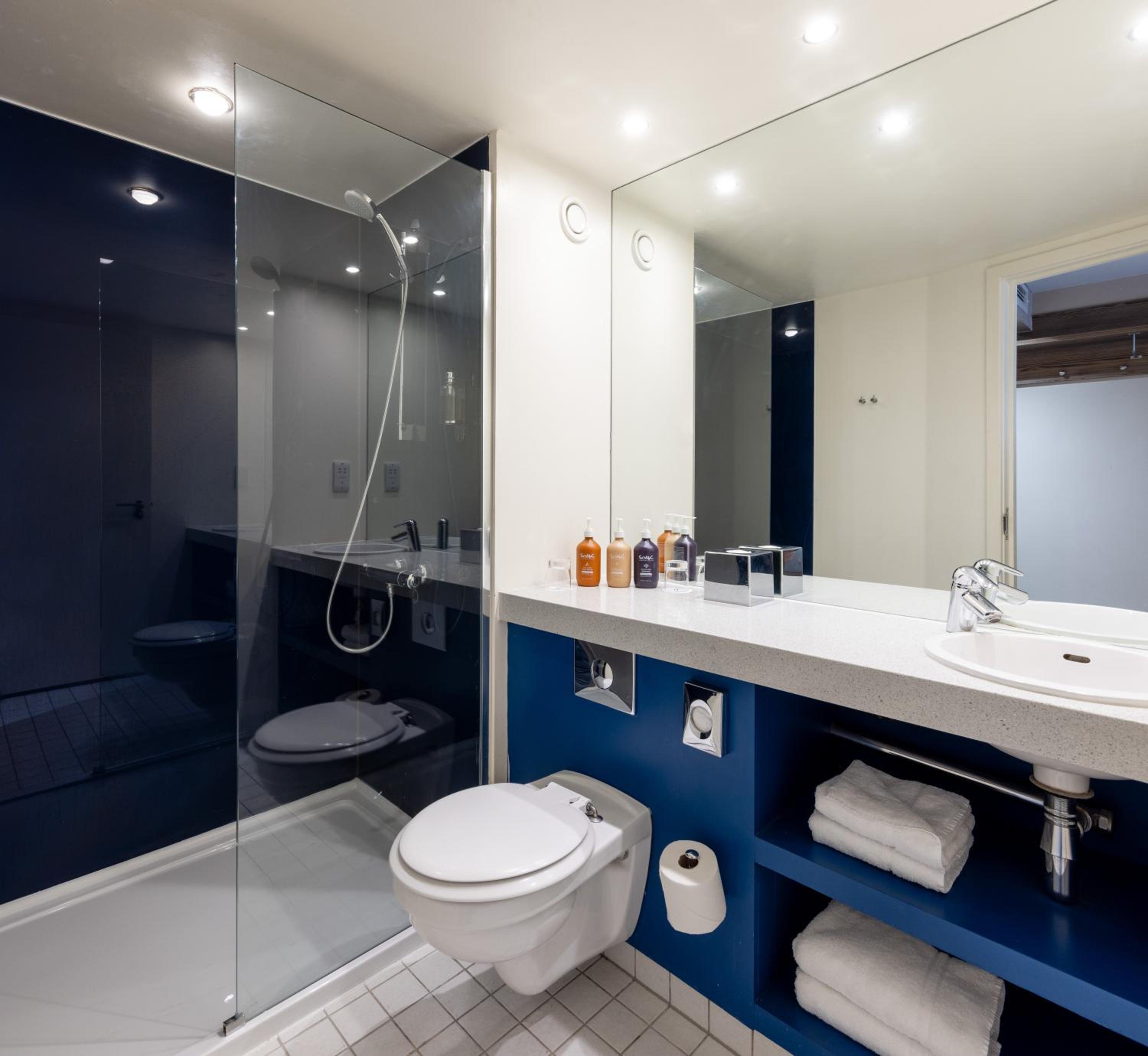 Standard Double Room - Photo 7