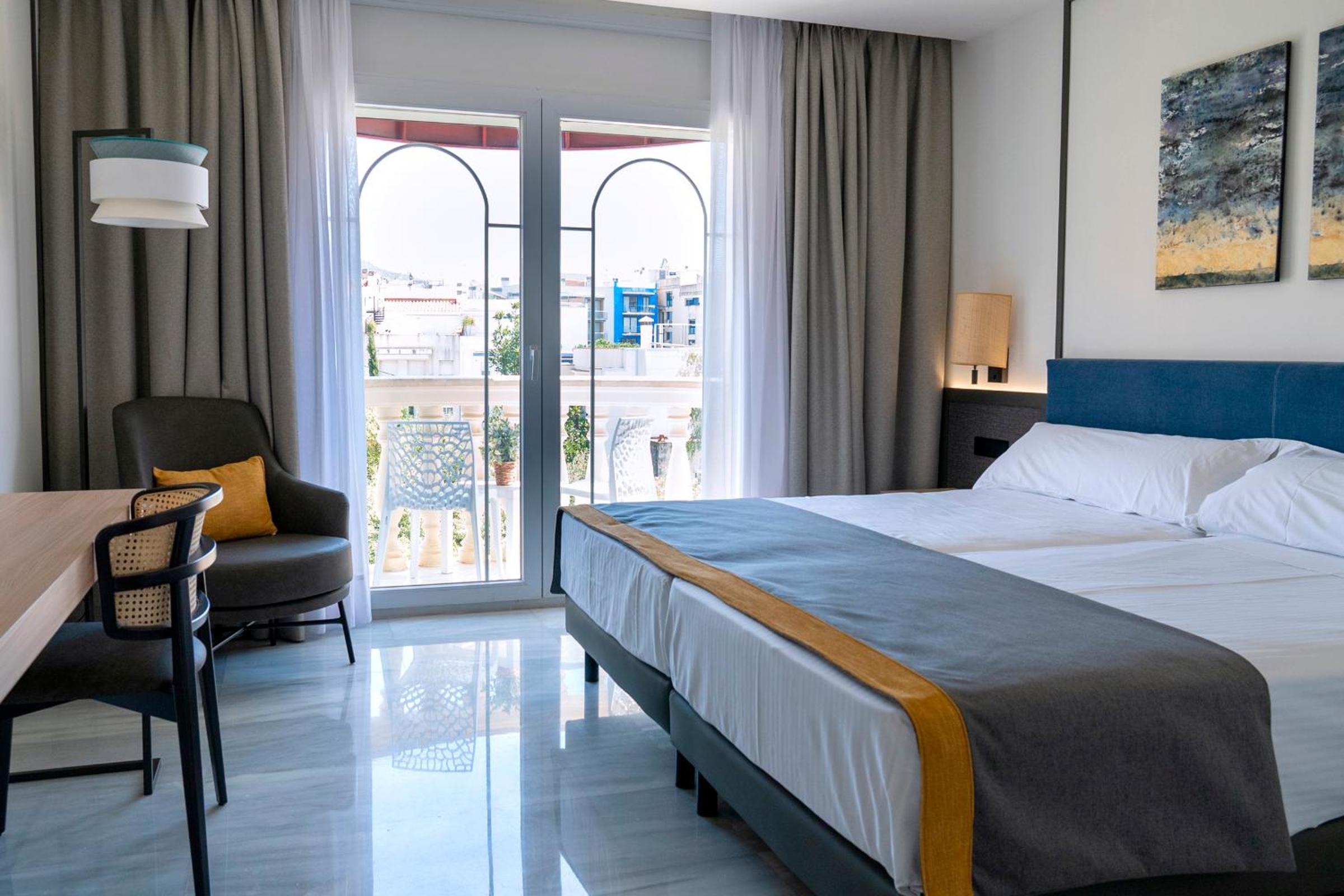 Twin Room with Pool View