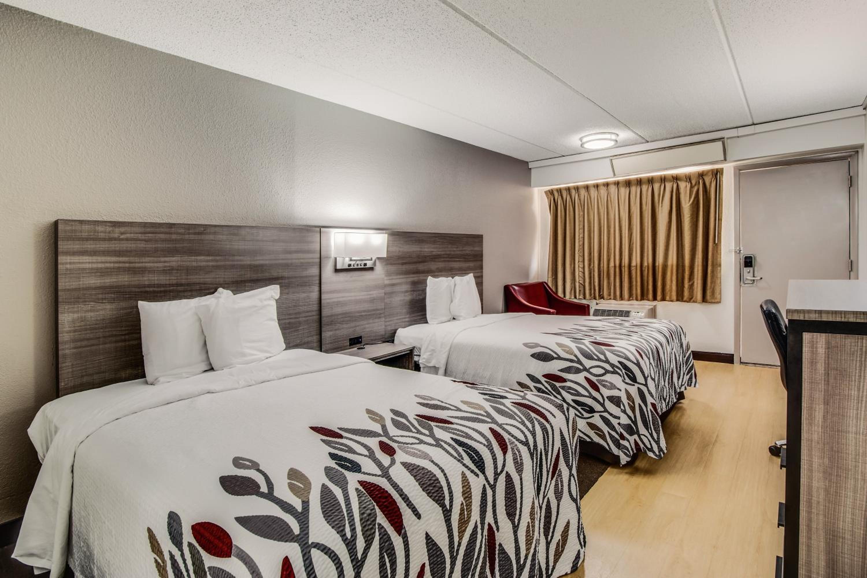 Standard Room with Two Double Beds Smoke Free - Photo 8