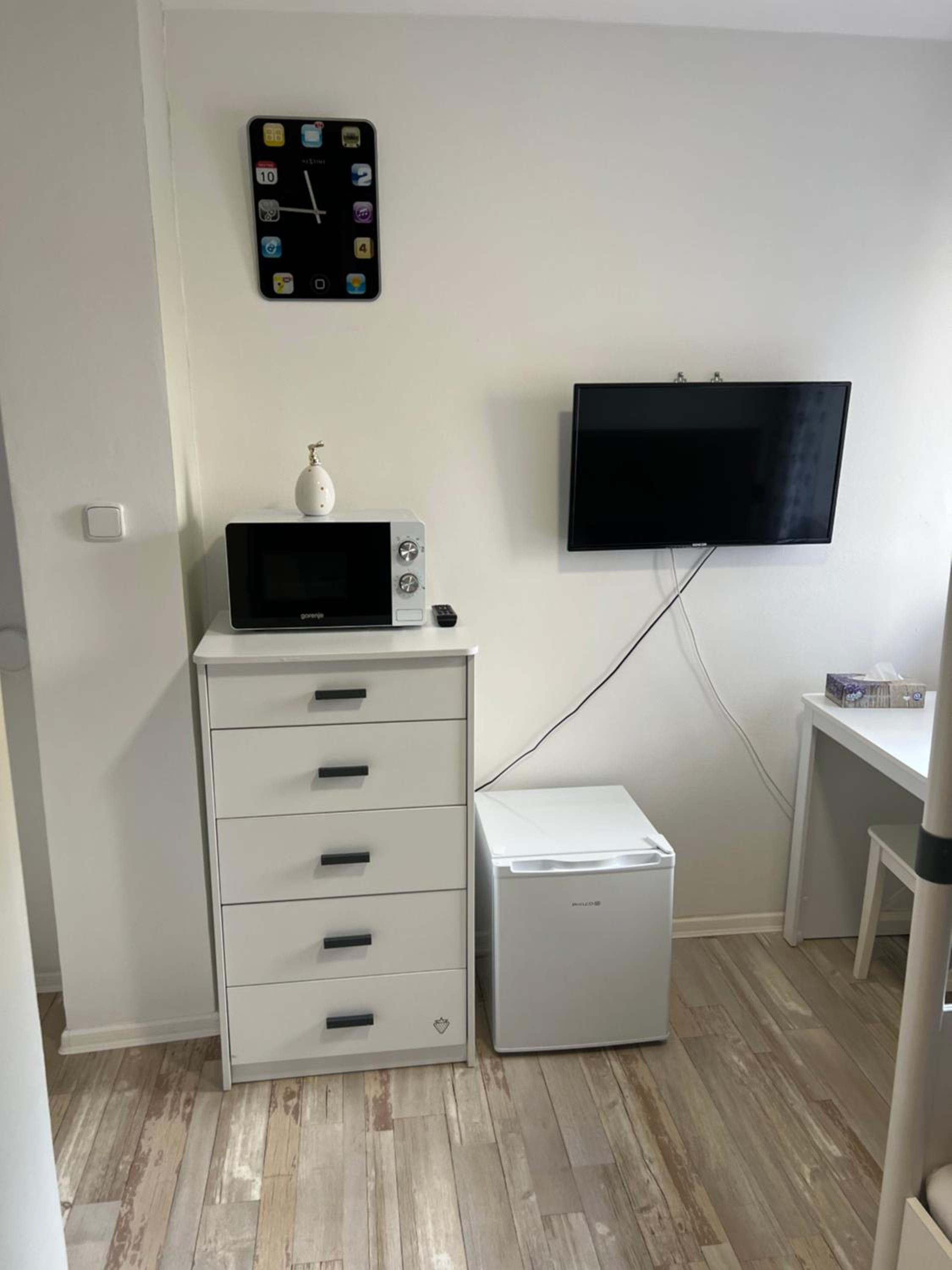 One-Bedroom Apartment photo 1