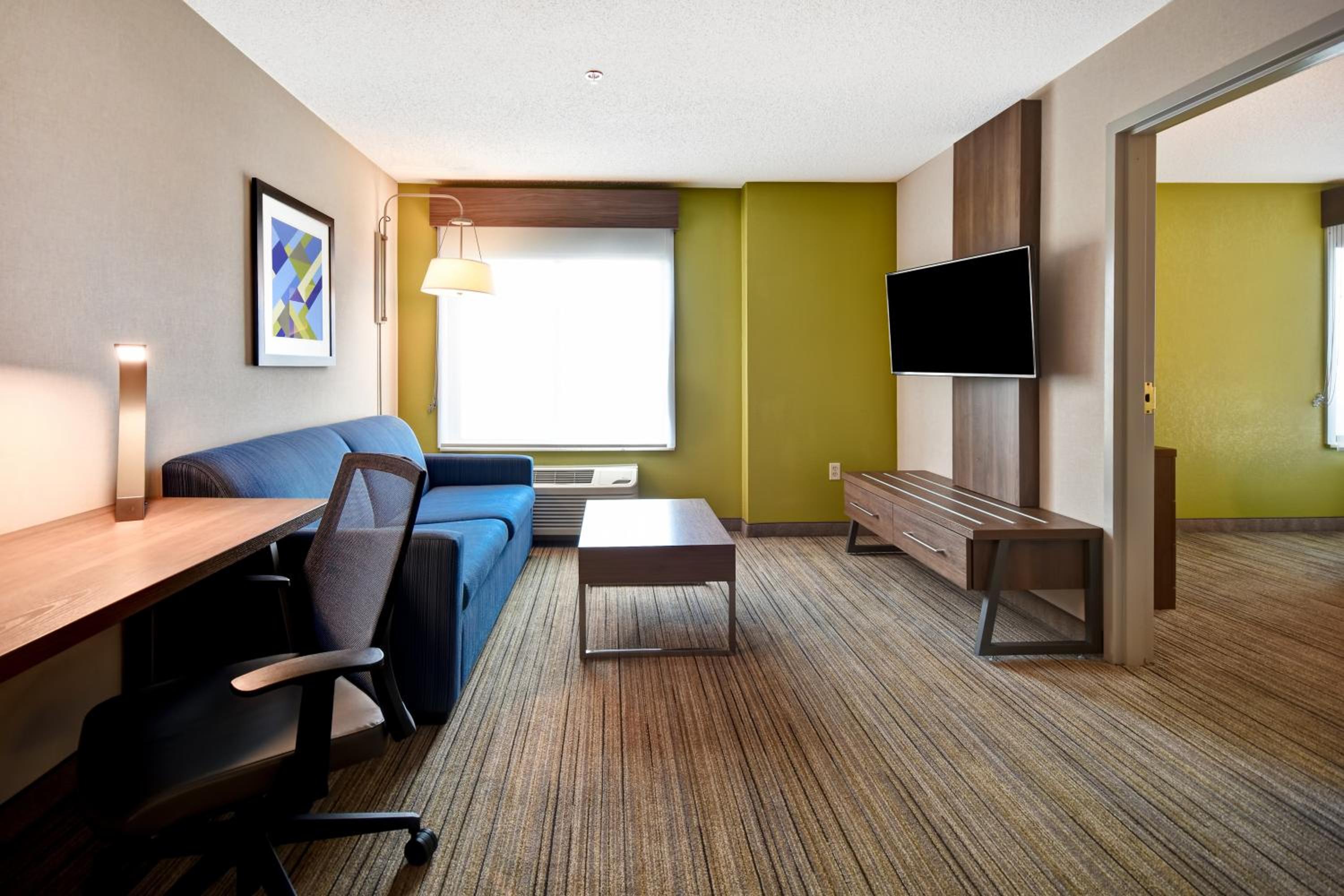 King Suite with Accessible Tub - Disability Access - Photo 3