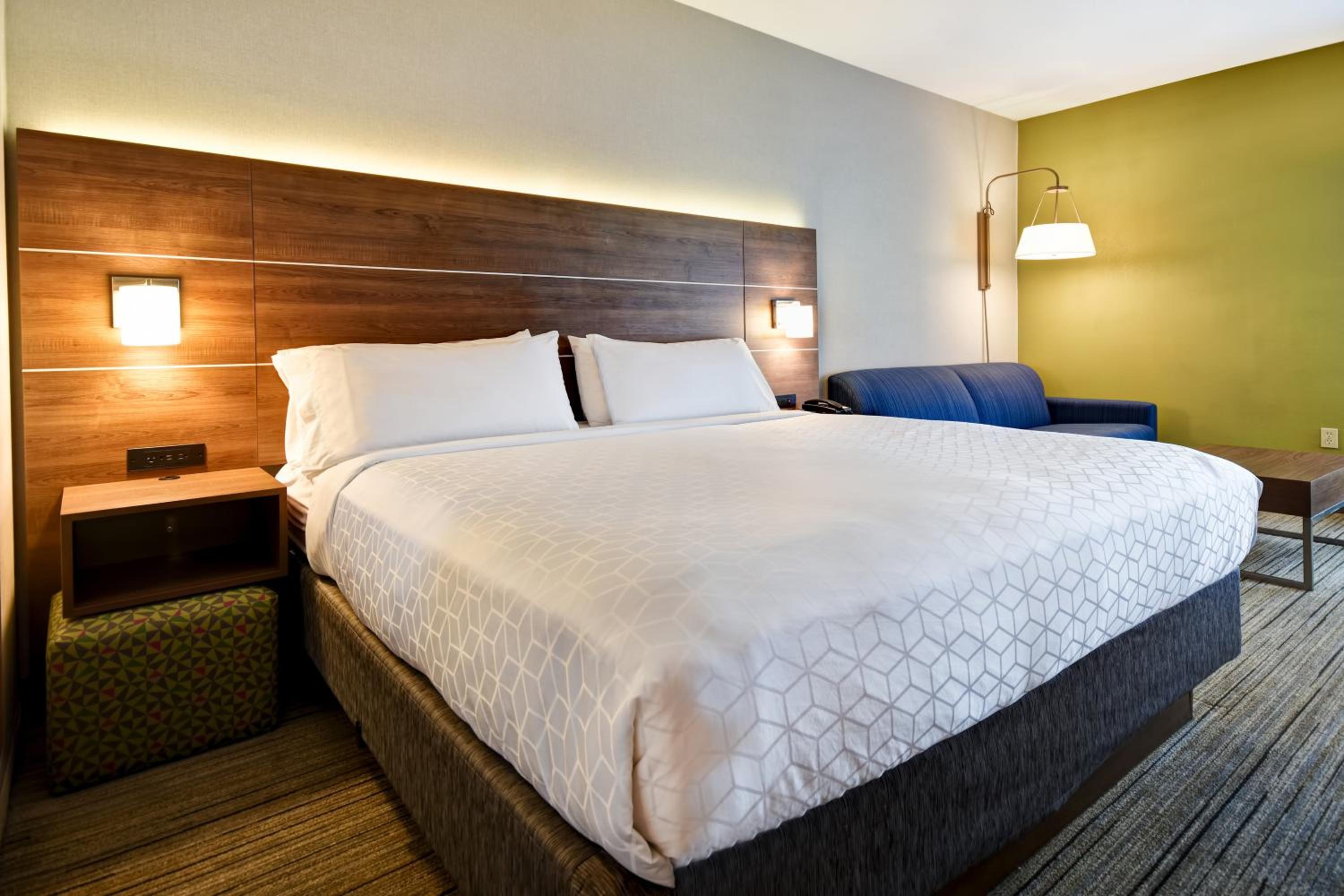 Standard King Room - Photo 4