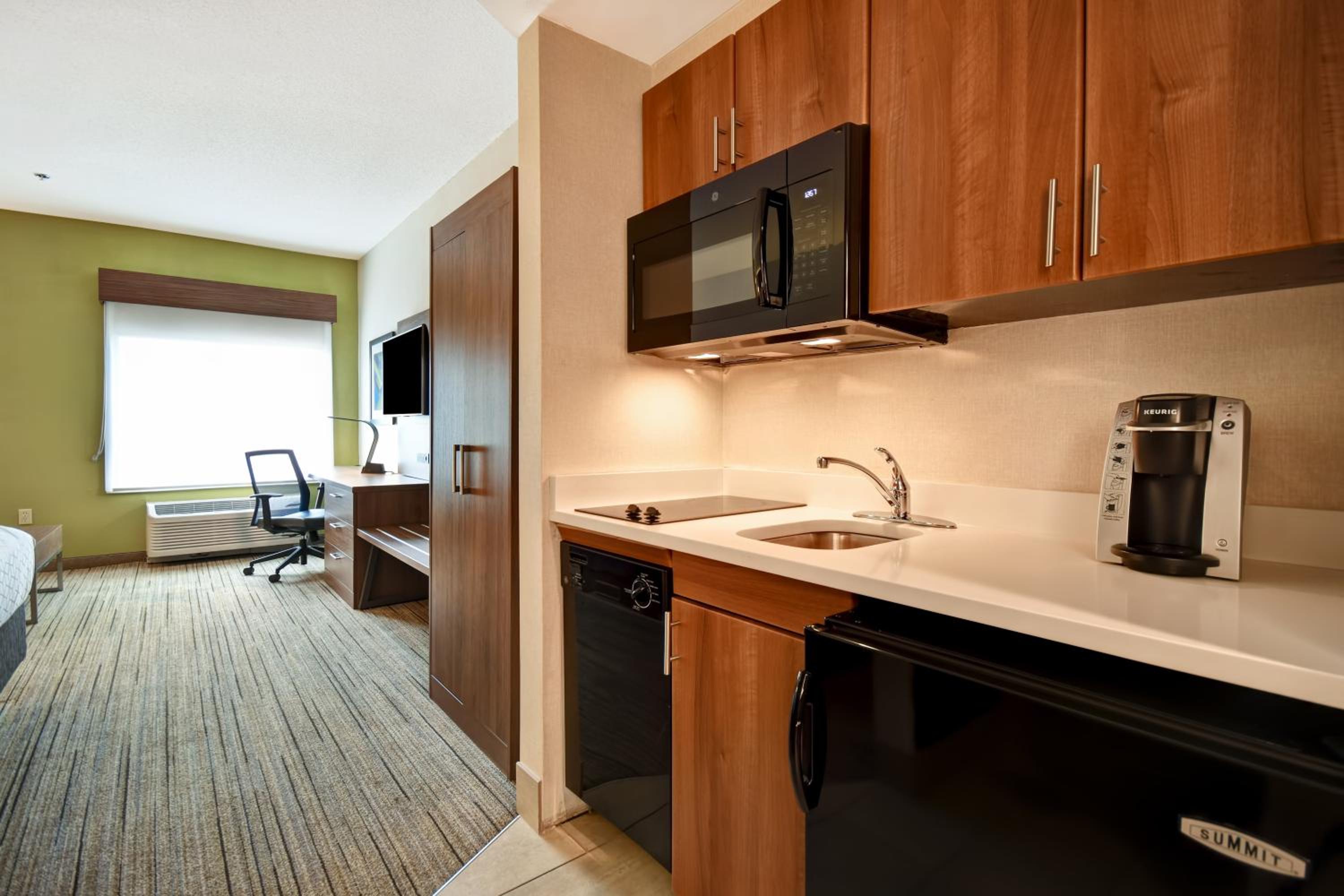 Standard King Room - Photo 2