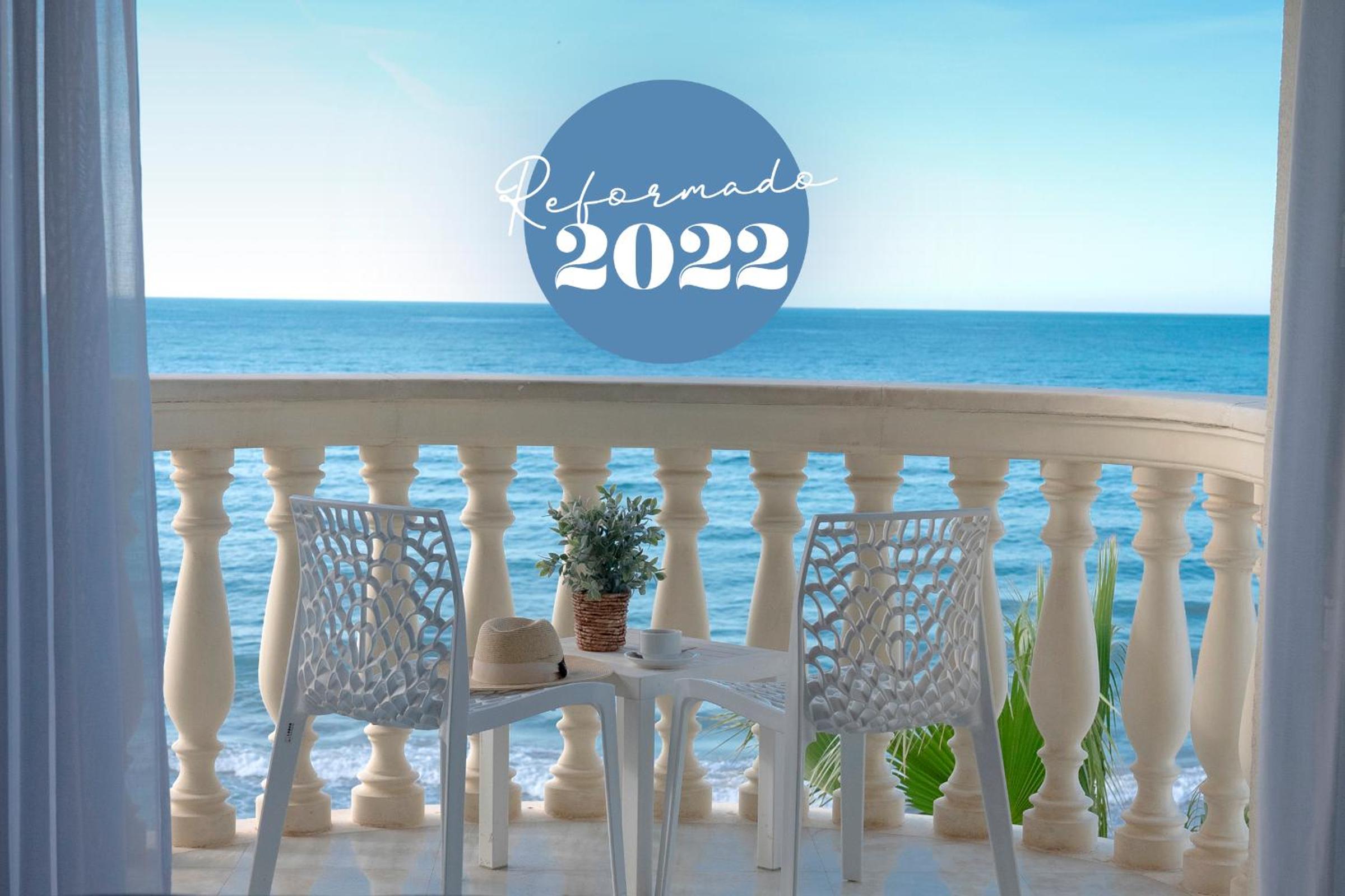 Deluxe Room with Balcony and Sea View photo 3
