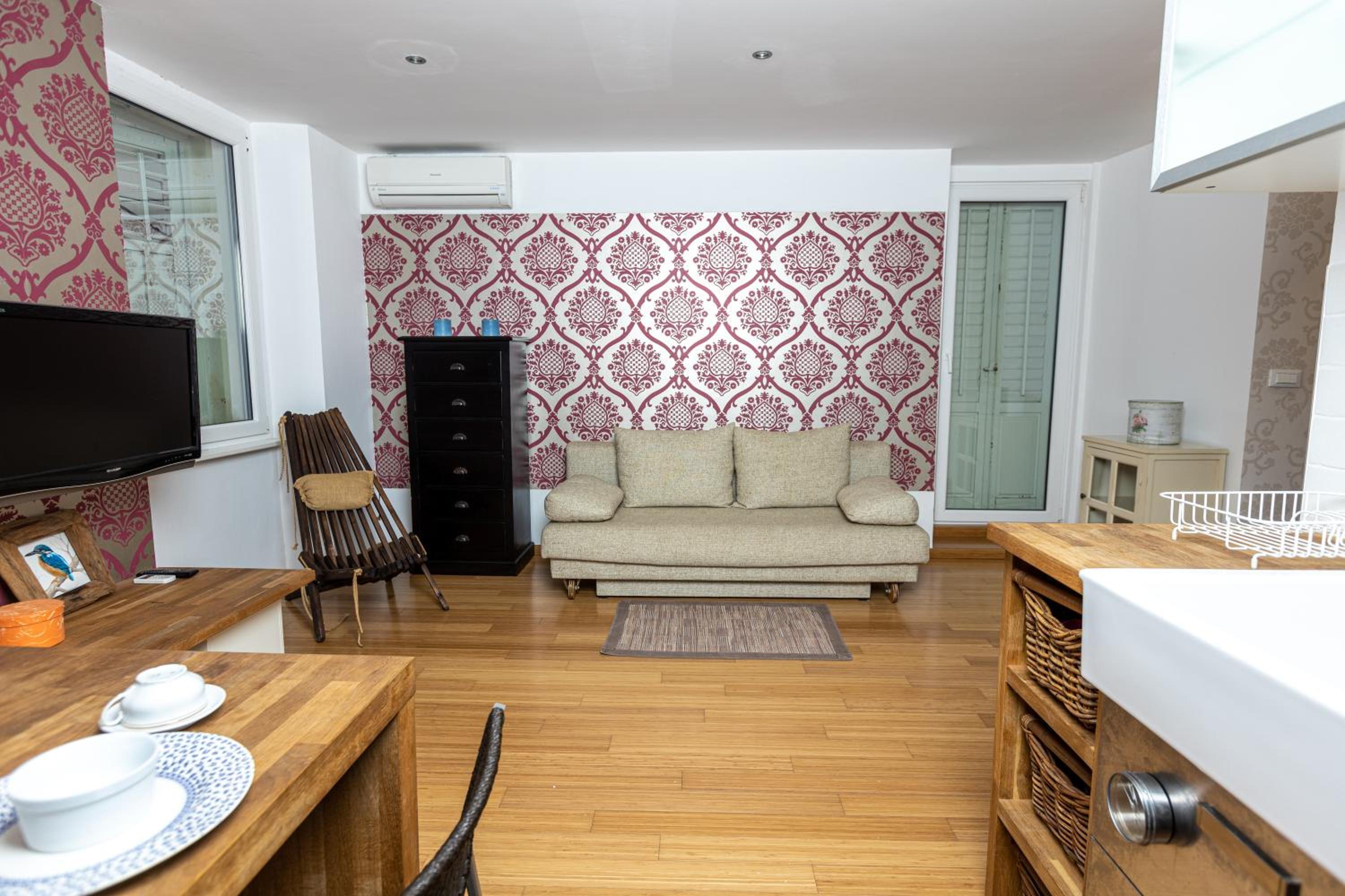One-Bedroom Apartment with Balcony photo 1