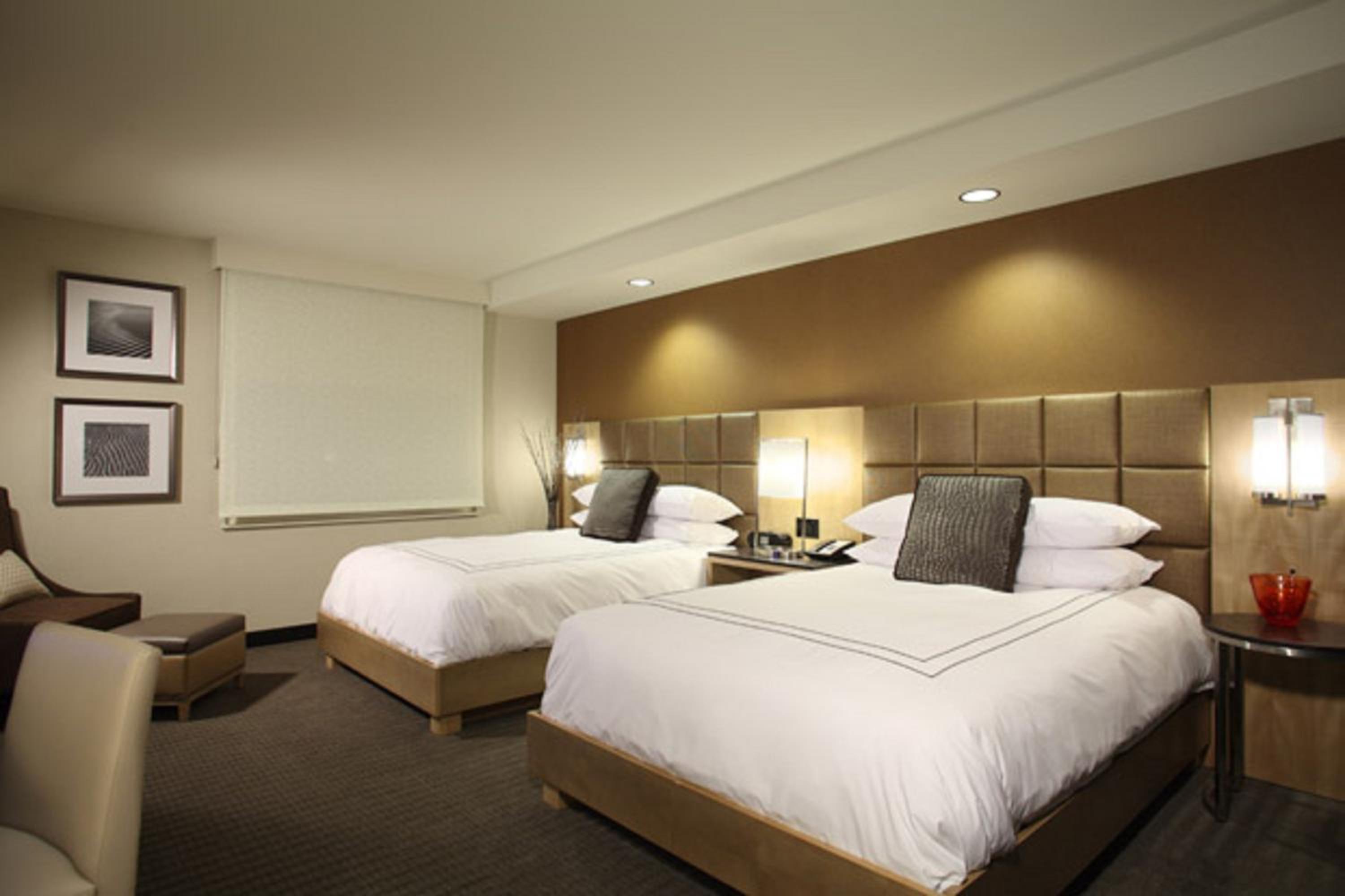 Standard Queen Accessible Room