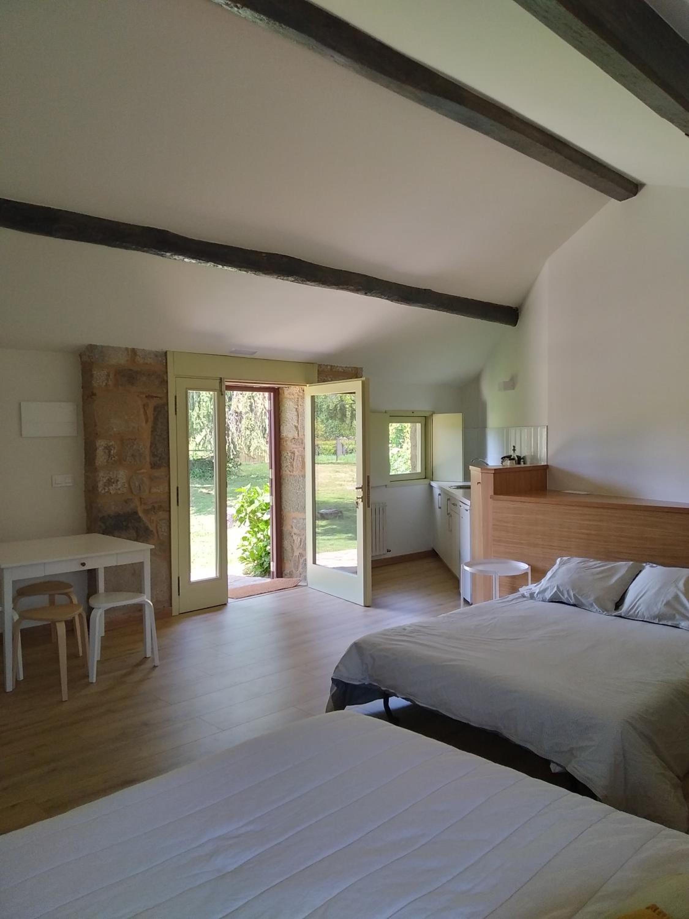 Estudio con vista al jardín