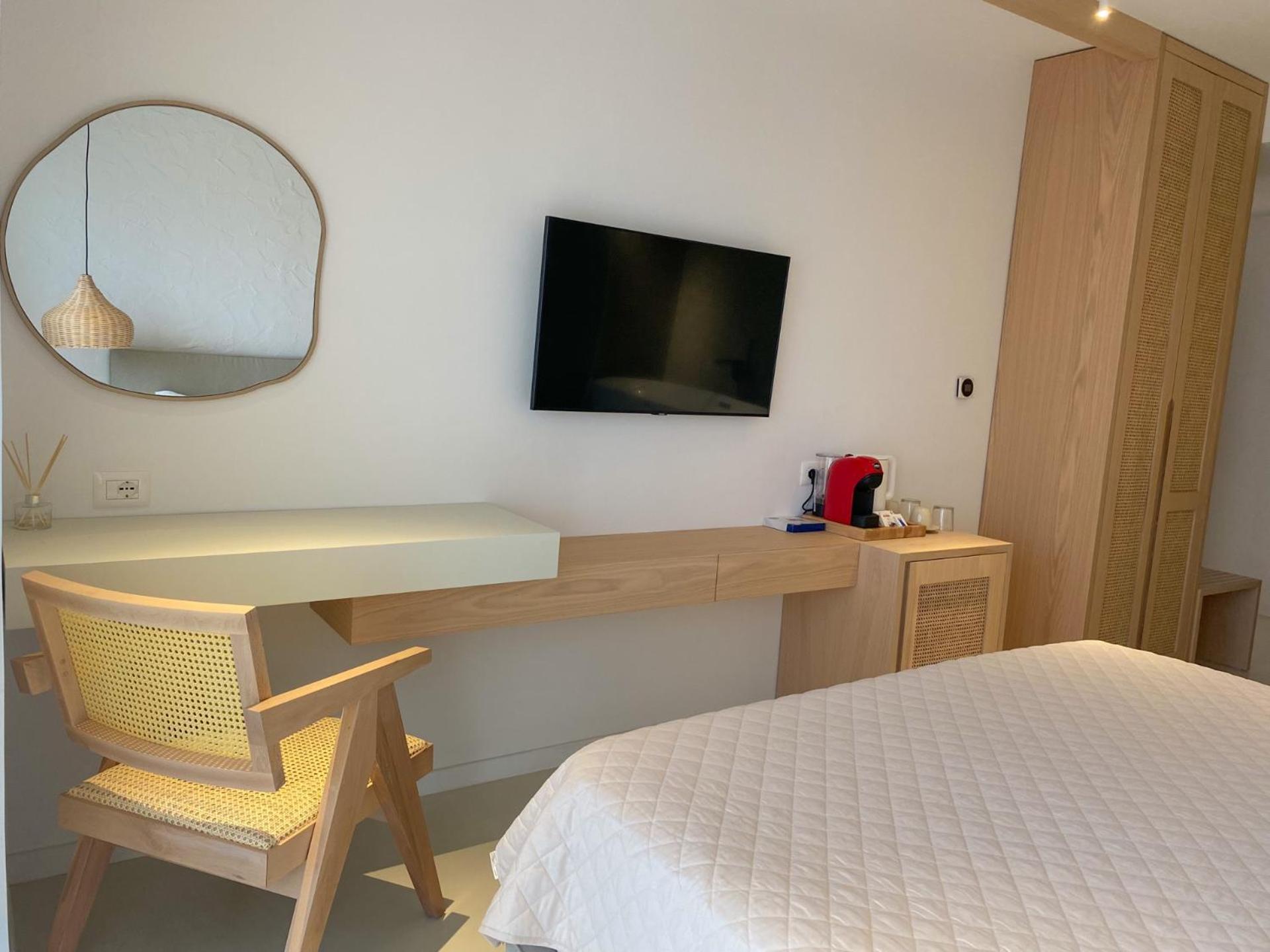 Deluxe Double Room with Balcony and Sea View