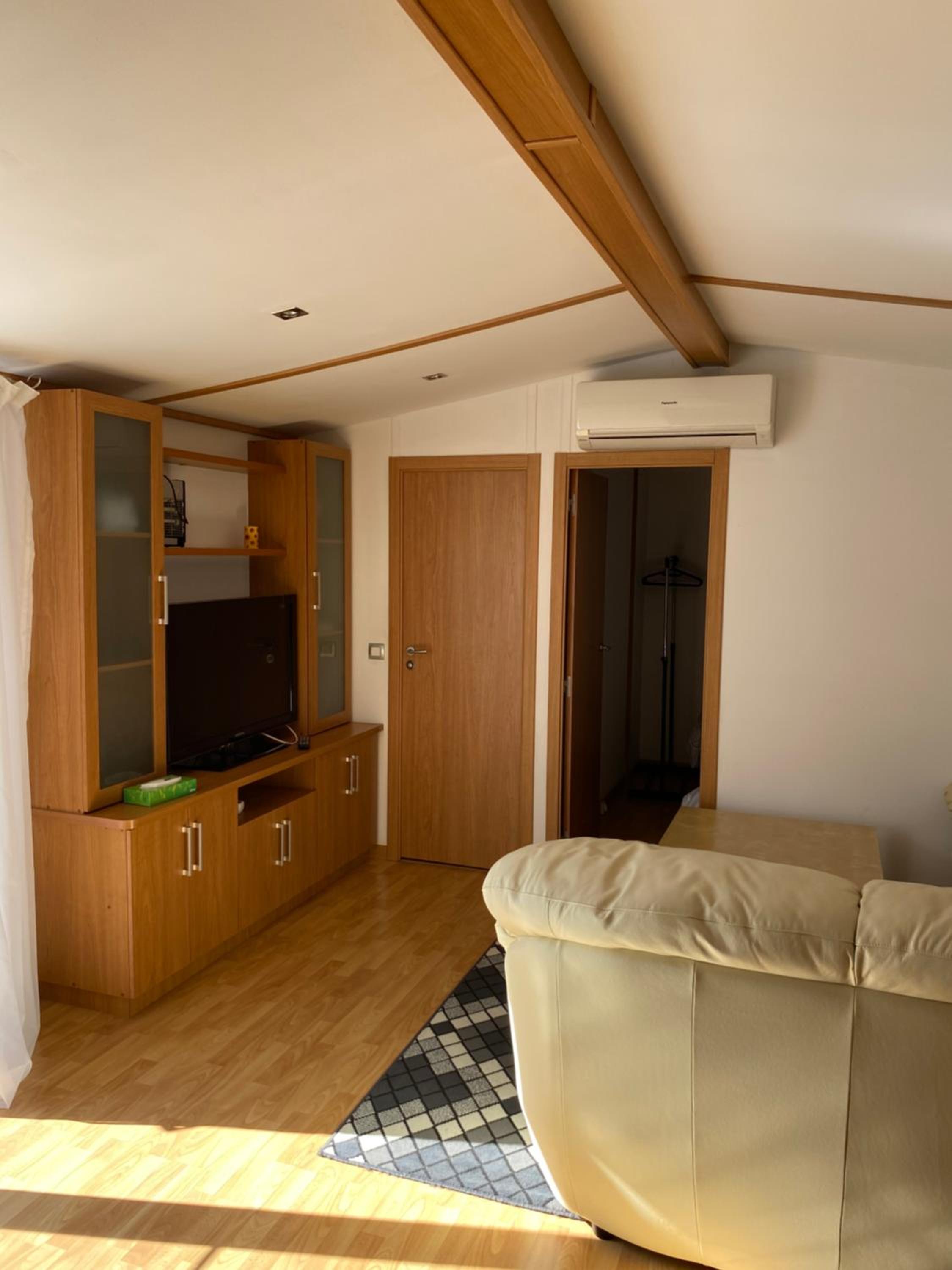 Mobile Home photo 3