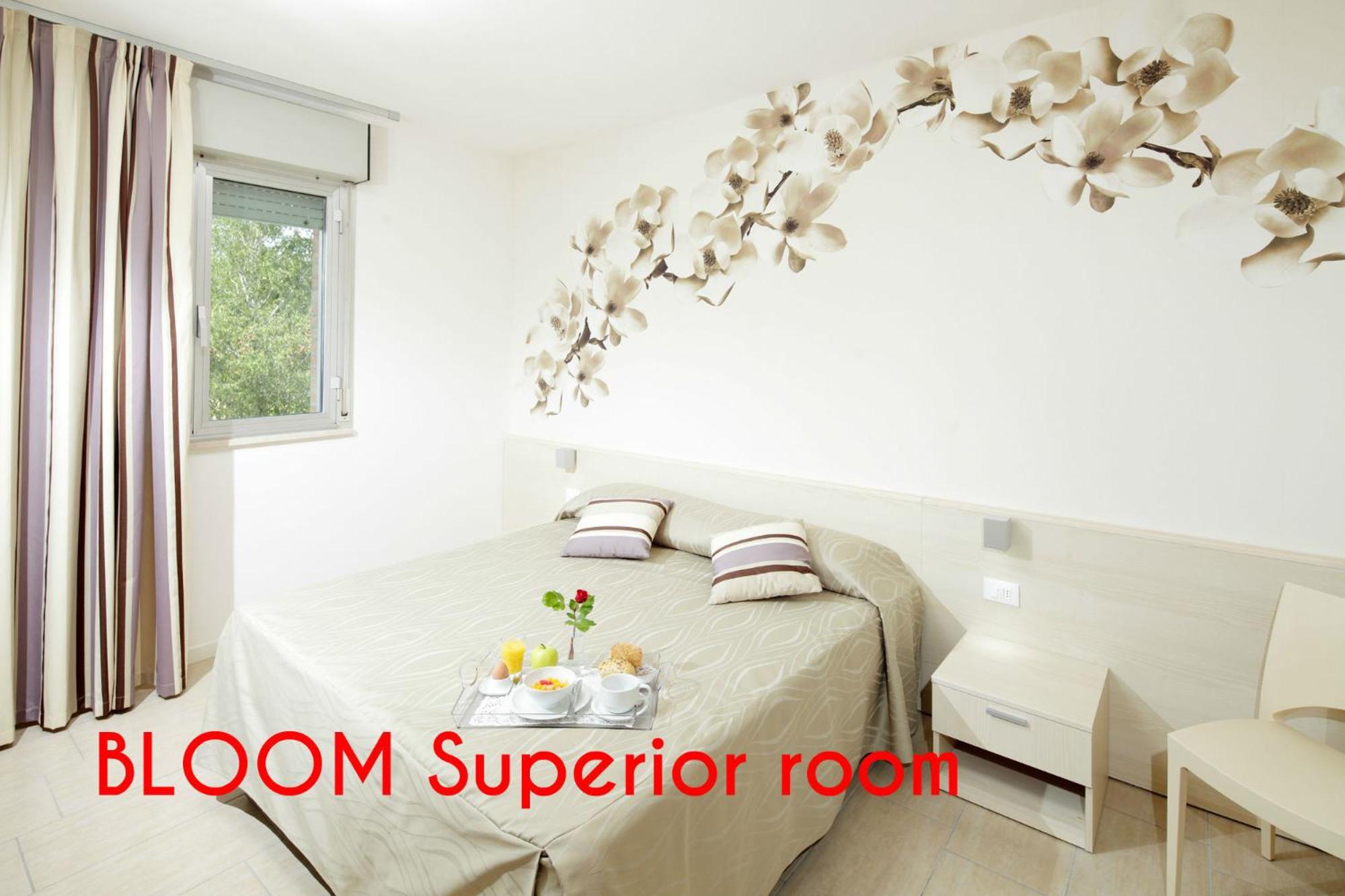 Double Room with Balcony - Photo 6