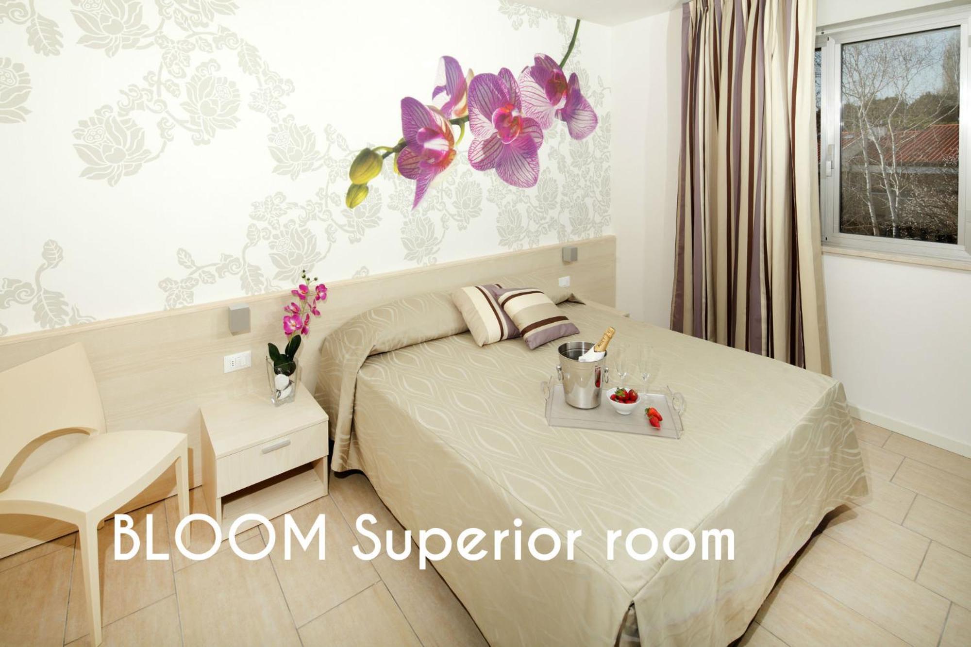 Double Room with Balcony - Photo 2