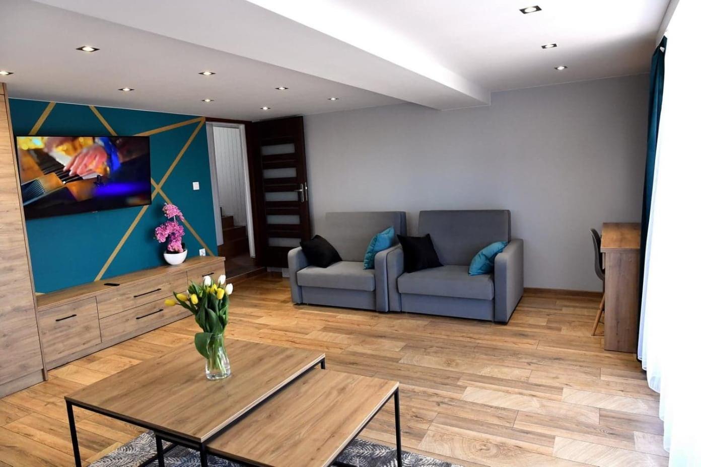 One-Bedroom Apartment - Photo 2