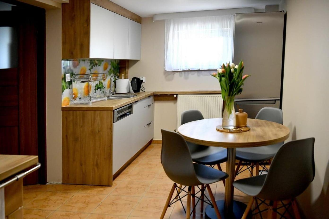 One-Bedroom Apartment - Photo 3