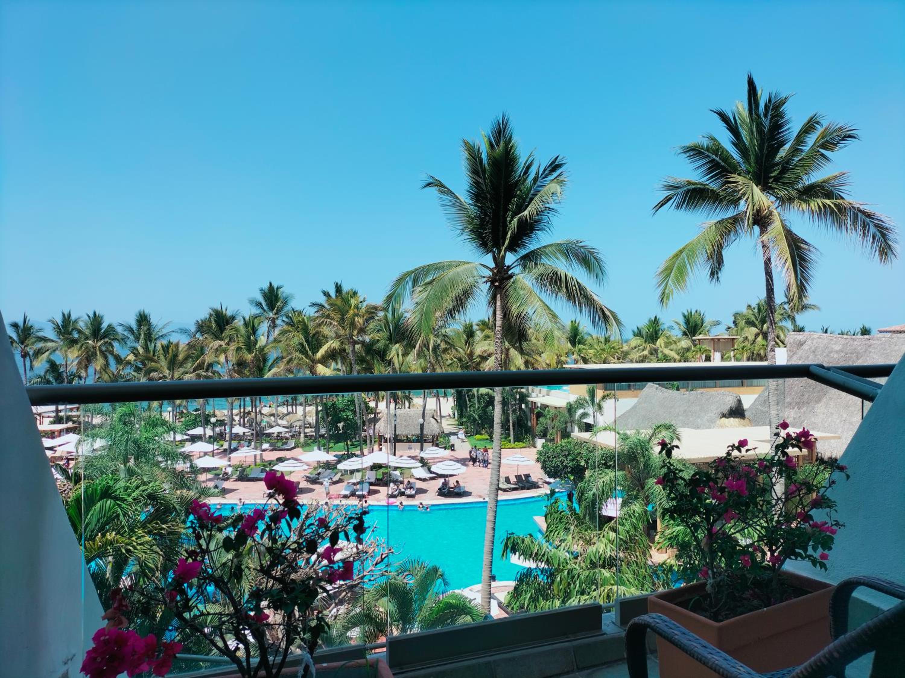 Honeymoon Suite thumbnail 5