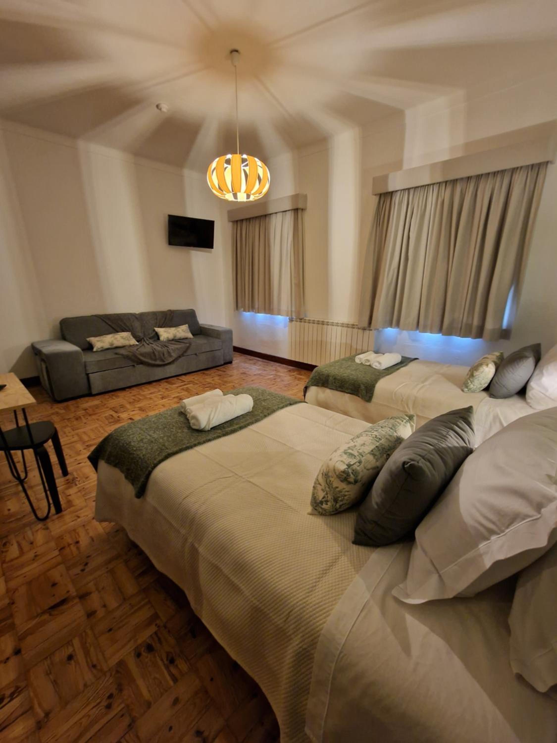 Family Room with Mountain View - Photo 3
