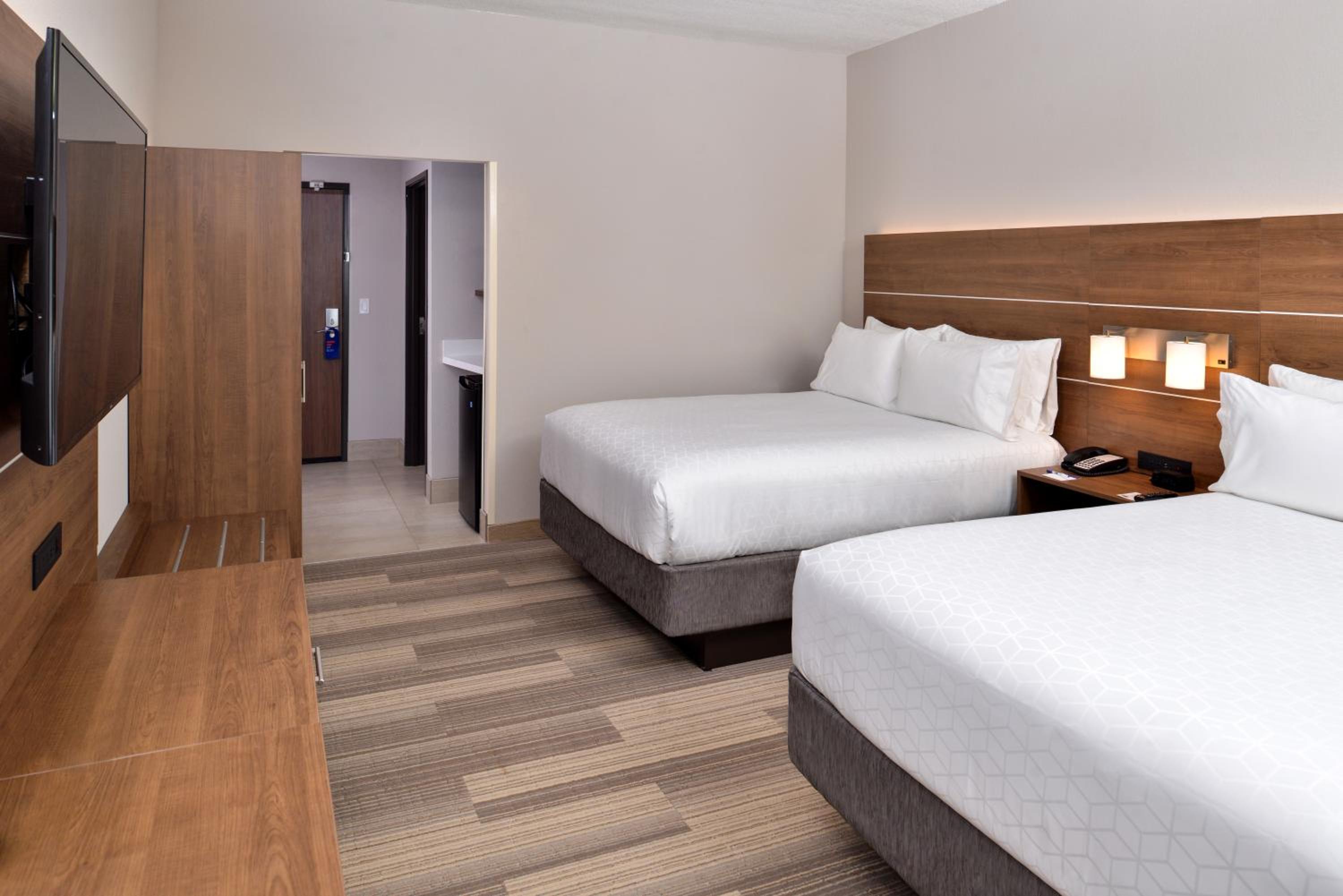 Standard Queen Room with Two Queen Beds