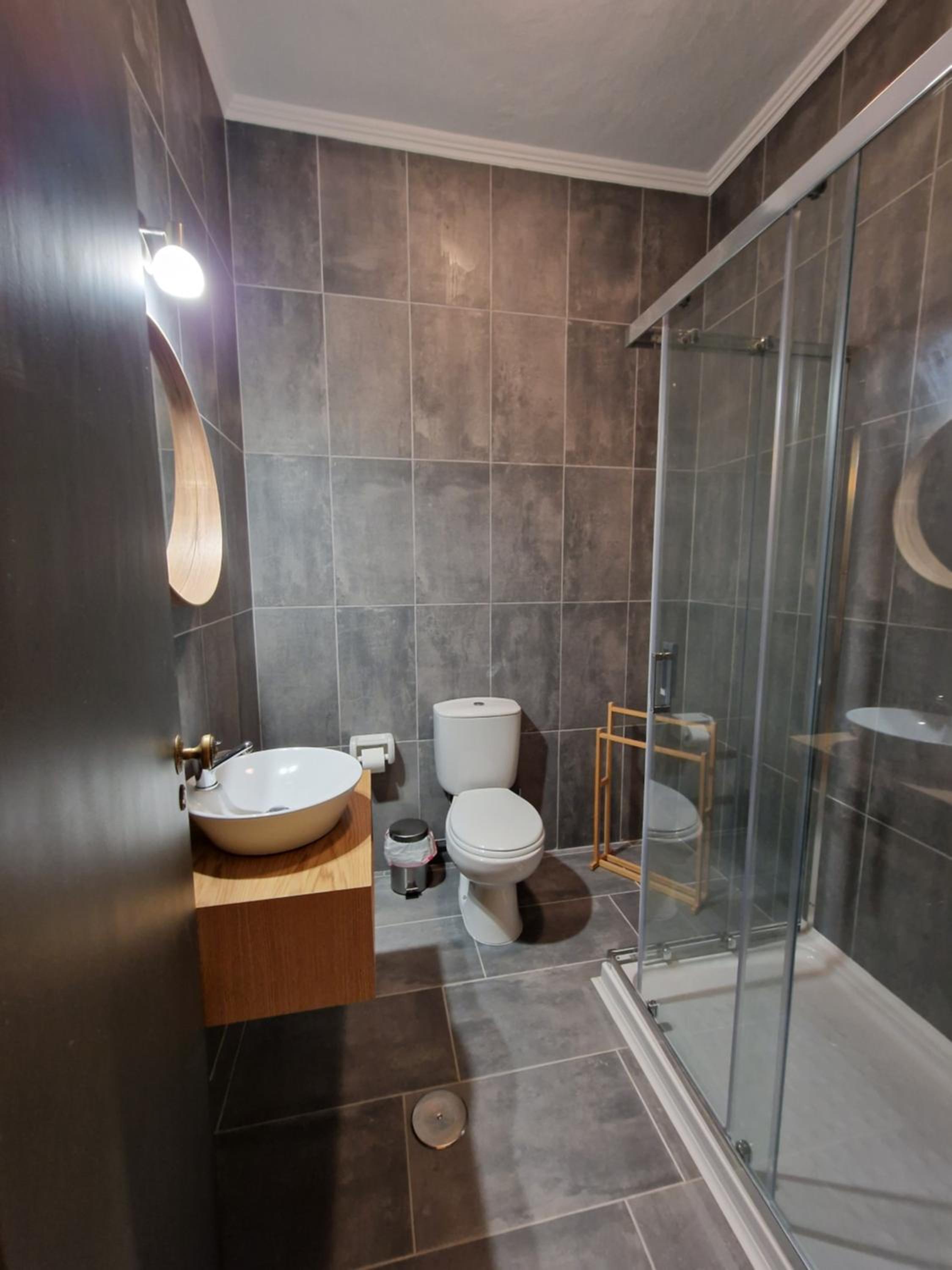 Family Room with Private Bathroom - Photo 4