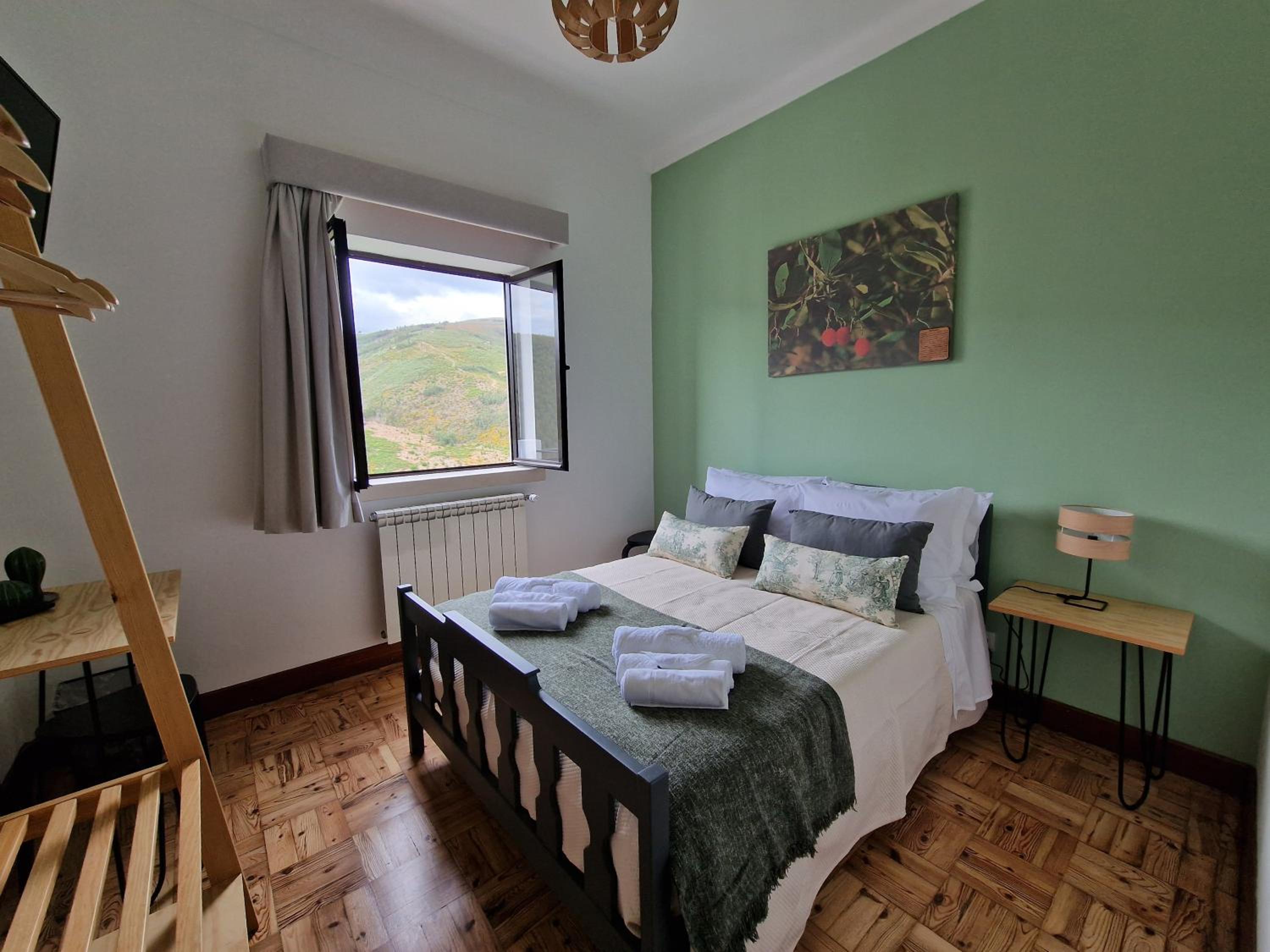 Double Room with Mountain View - Photo 1