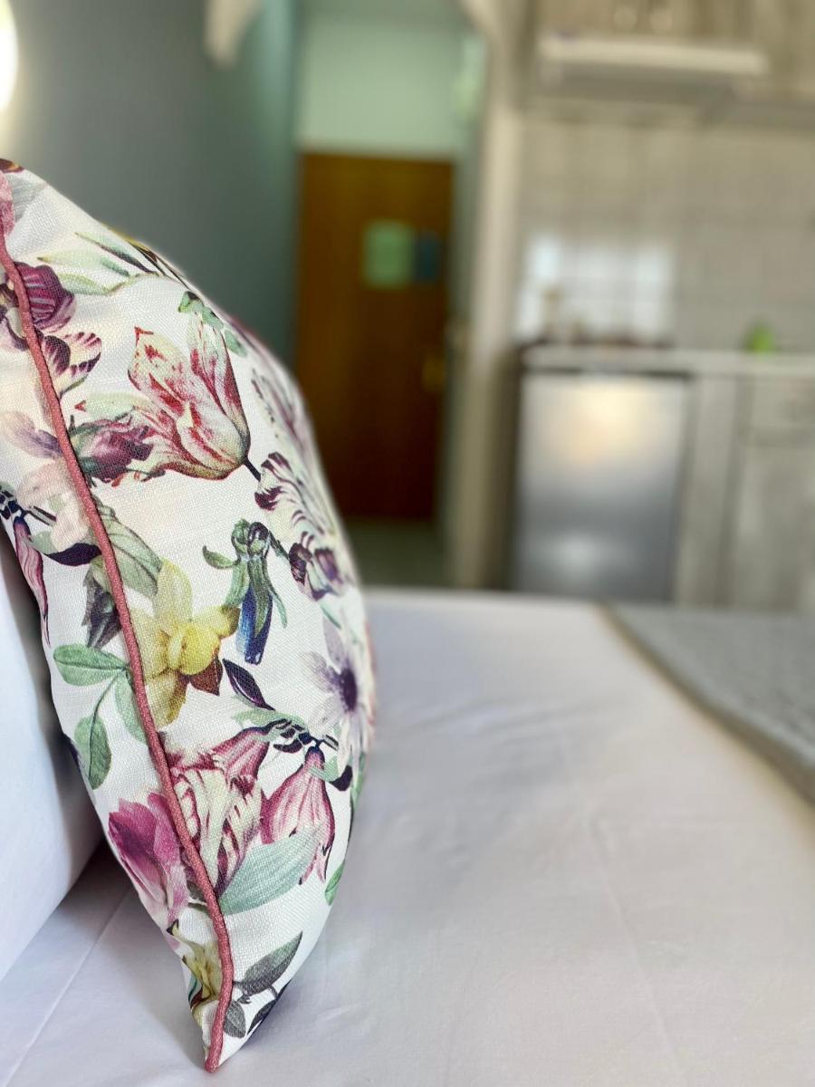 Deluxe Double Room with Side Sea View