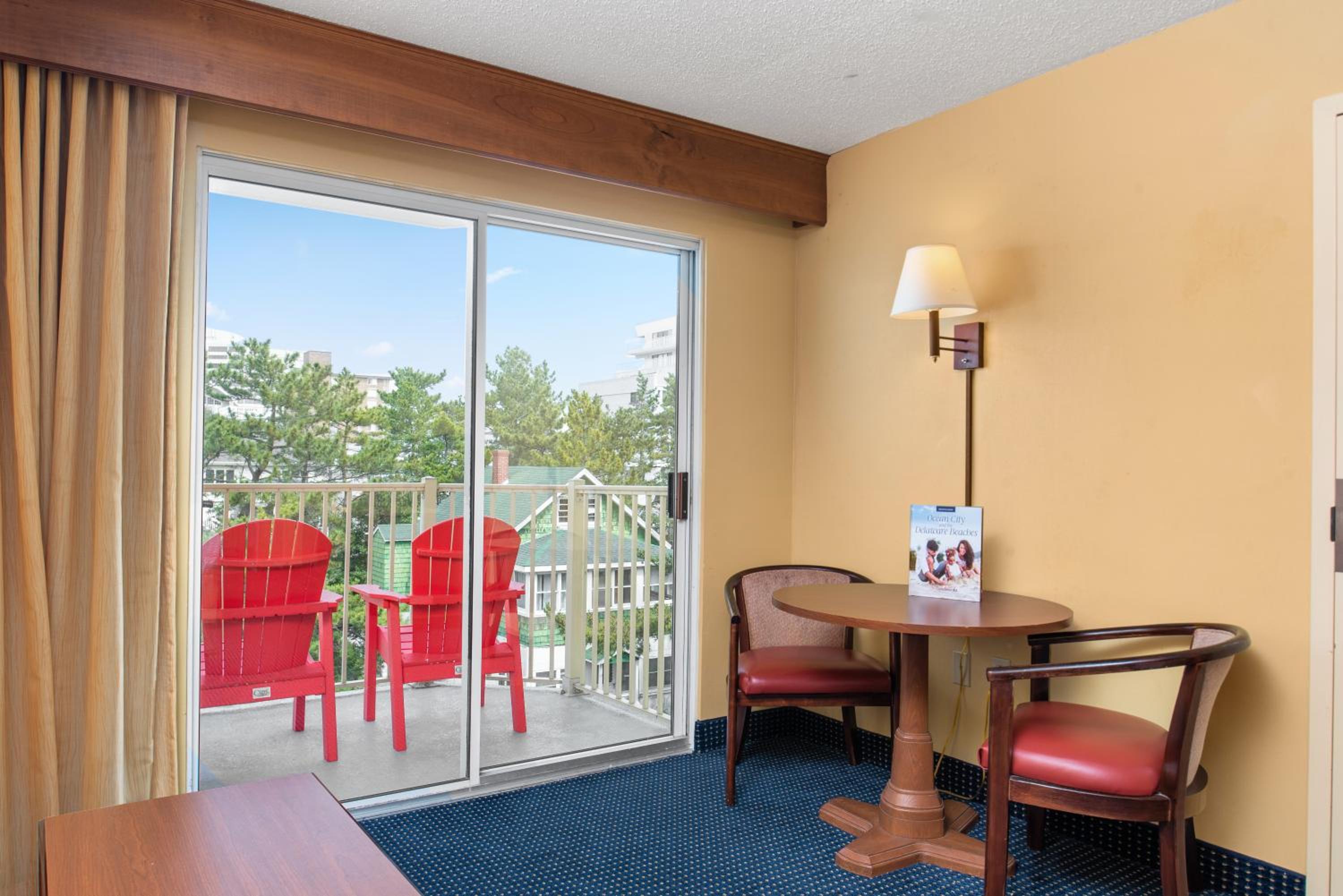 Standard King Room photo 3