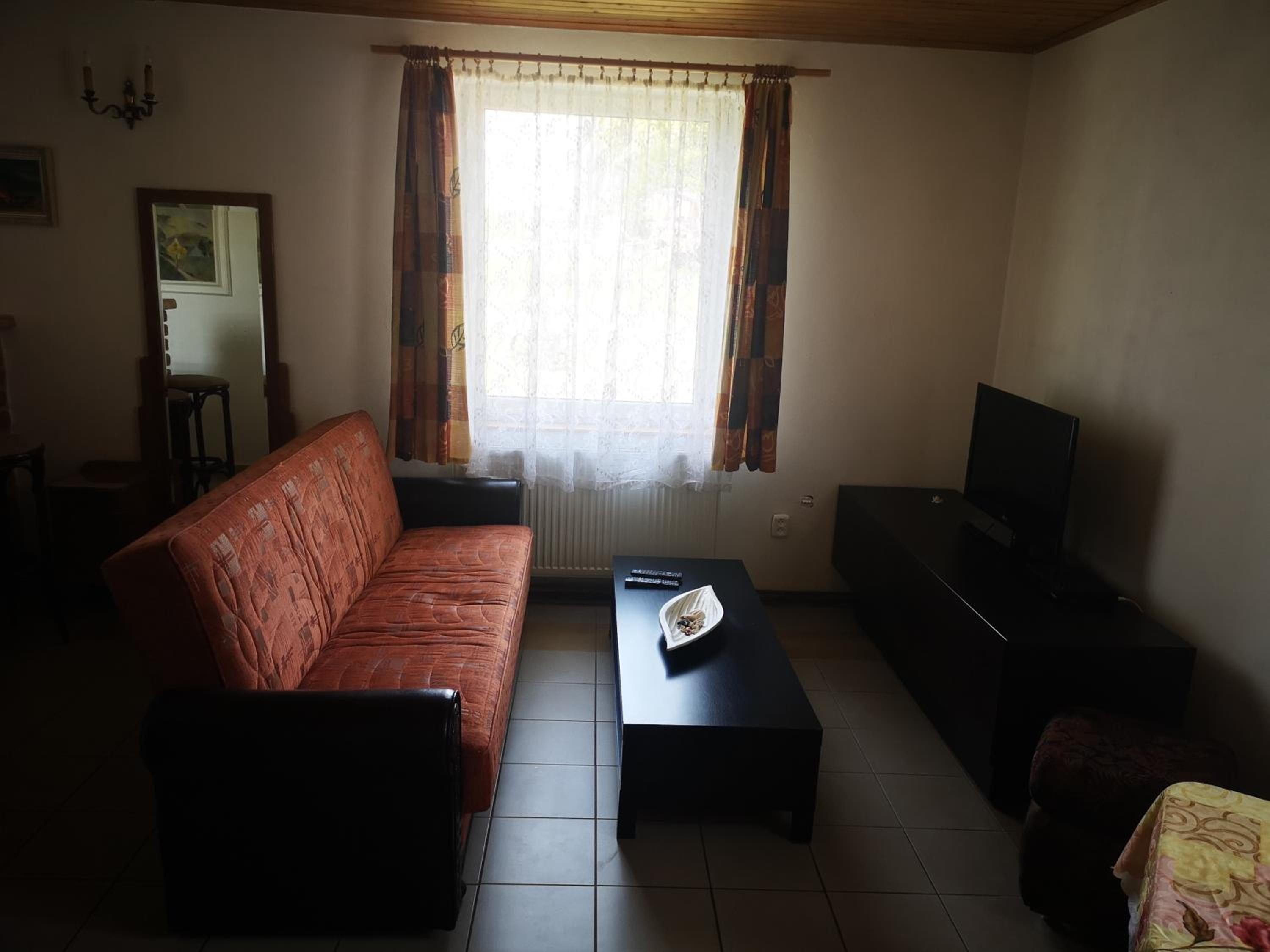 Deluxe Double Room (2 Adults + 1 Child) - Photo 3