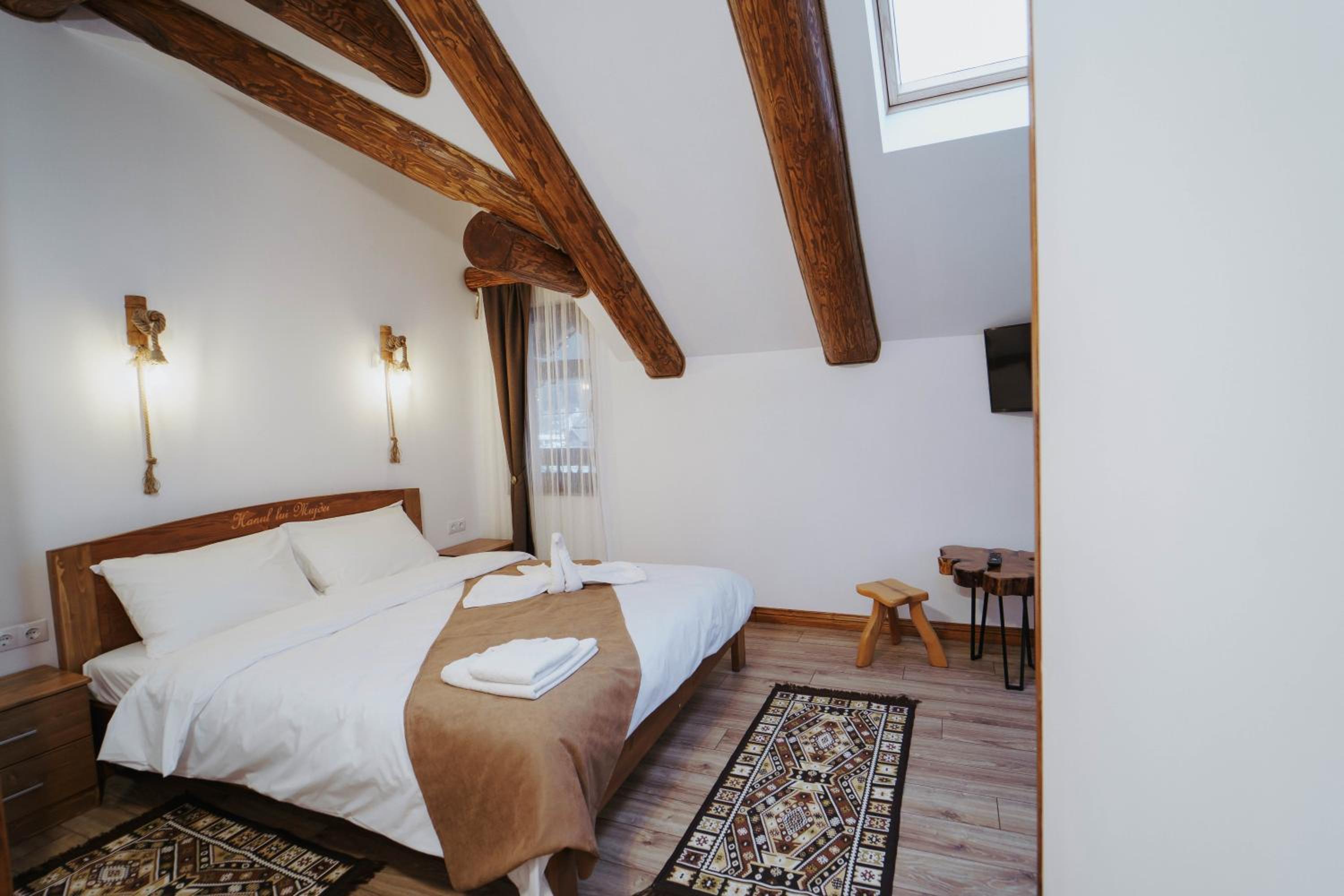 Double Room with Private Bathroom - Photo 4